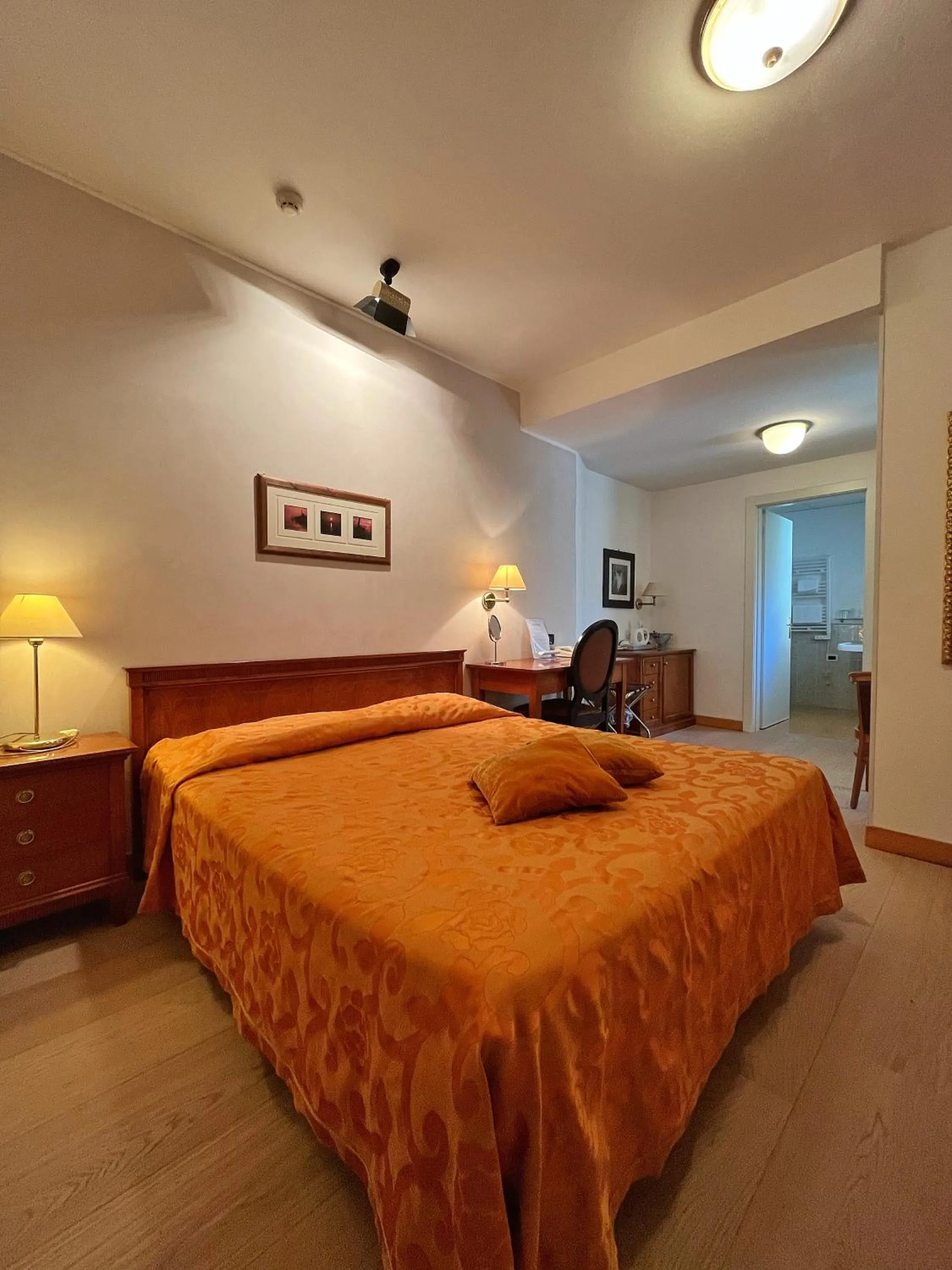 Bedroom, Bed in Hotel Regina