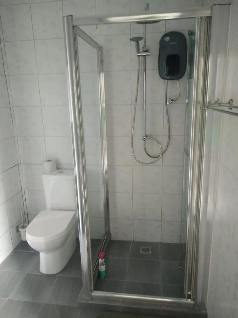 Shower in OCEAN LODGE