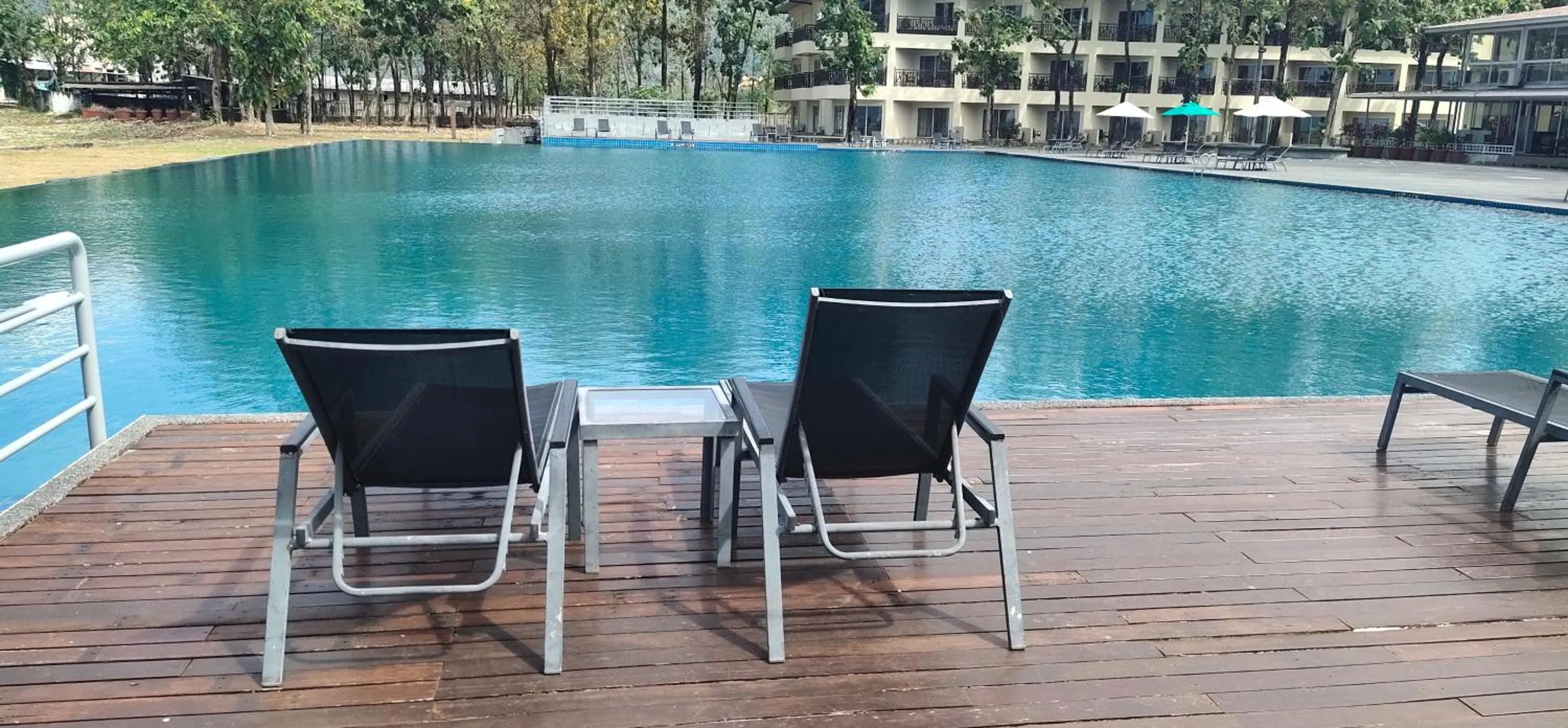 Swimming pool in OCEAN LODGE