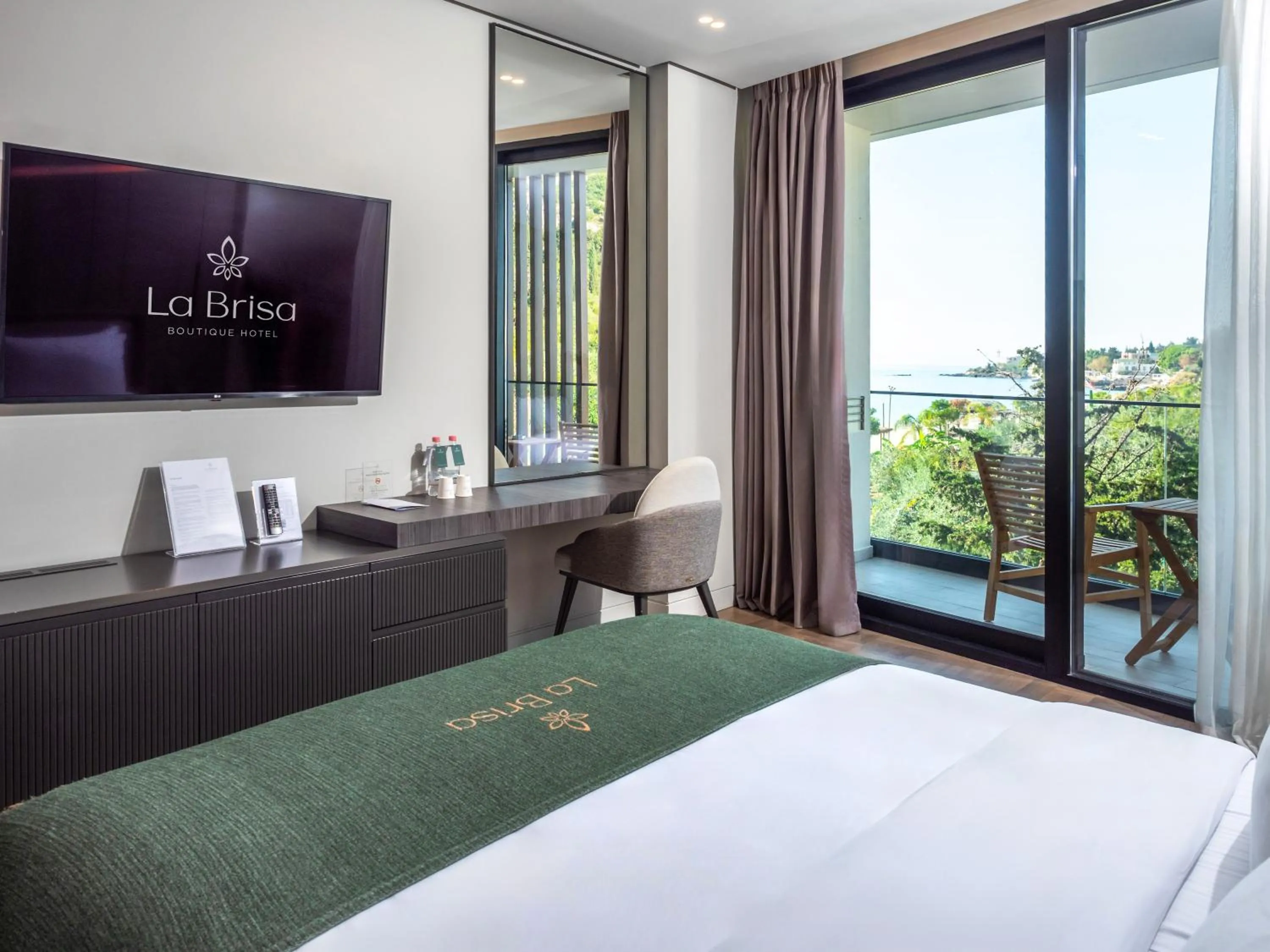 Bed in La Brisa Boutique Hotel