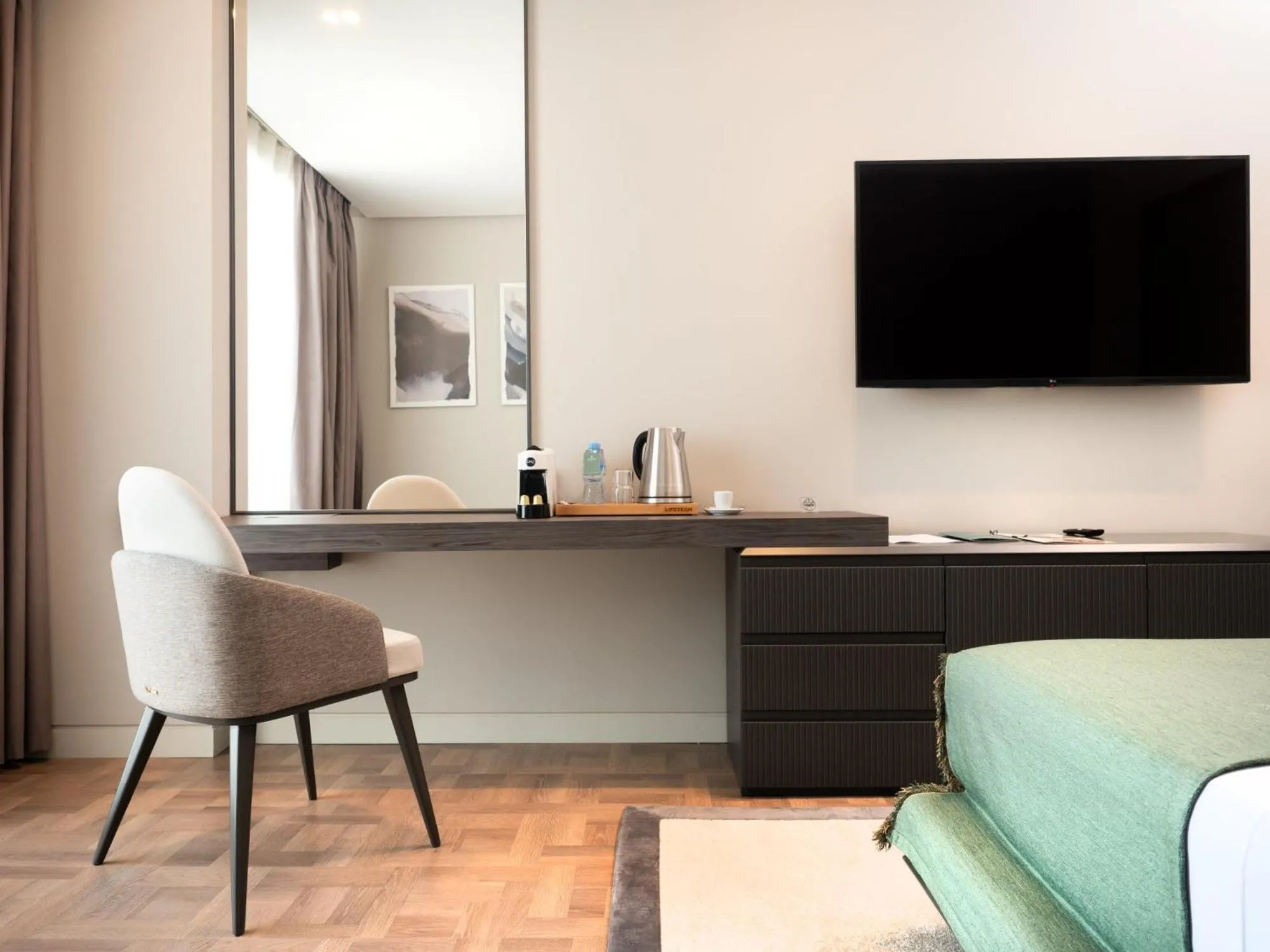 TV and multimedia in La Brisa Boutique Hotel