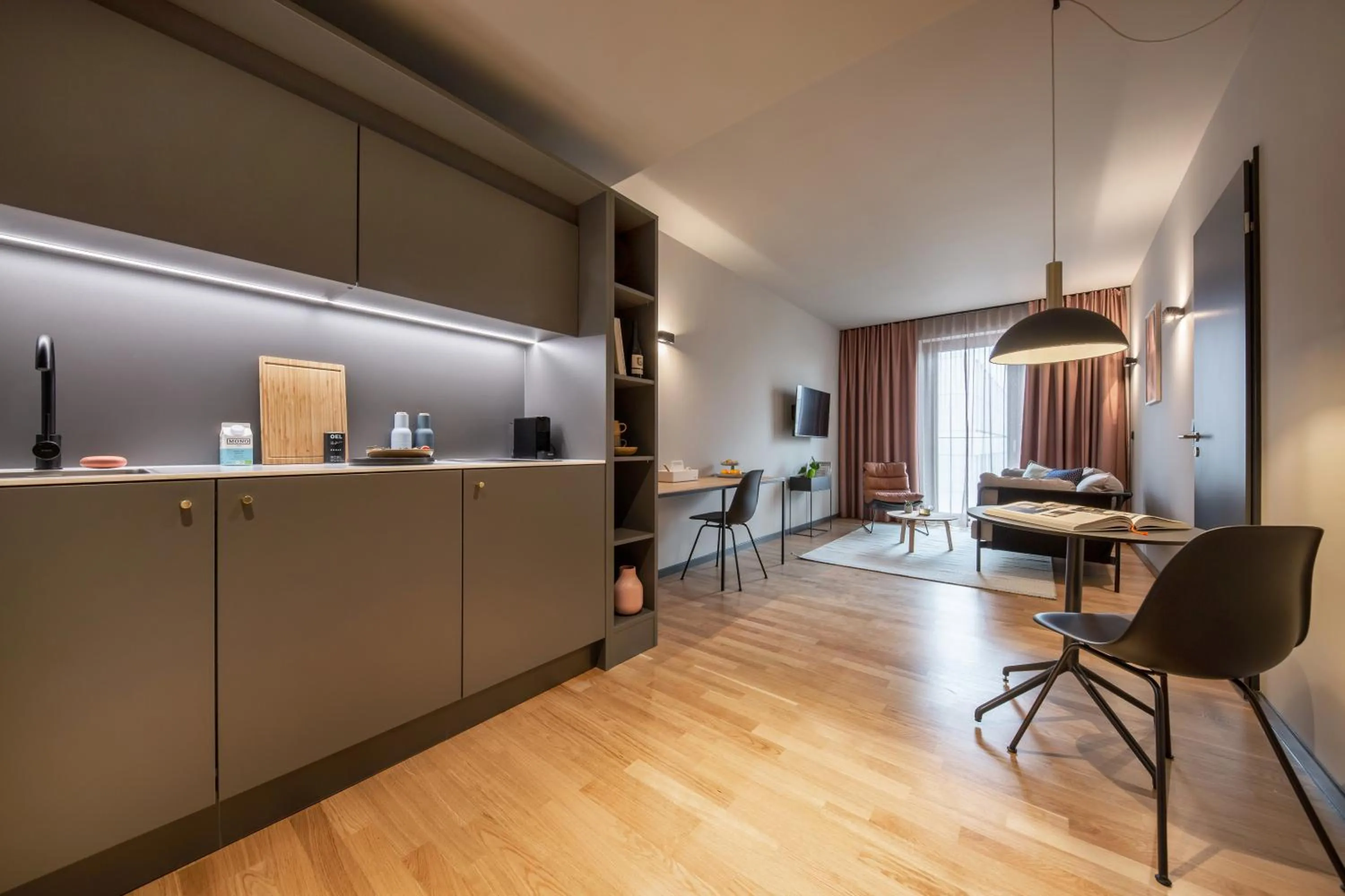 Photo of the whole room in ipartment Berlin Airport