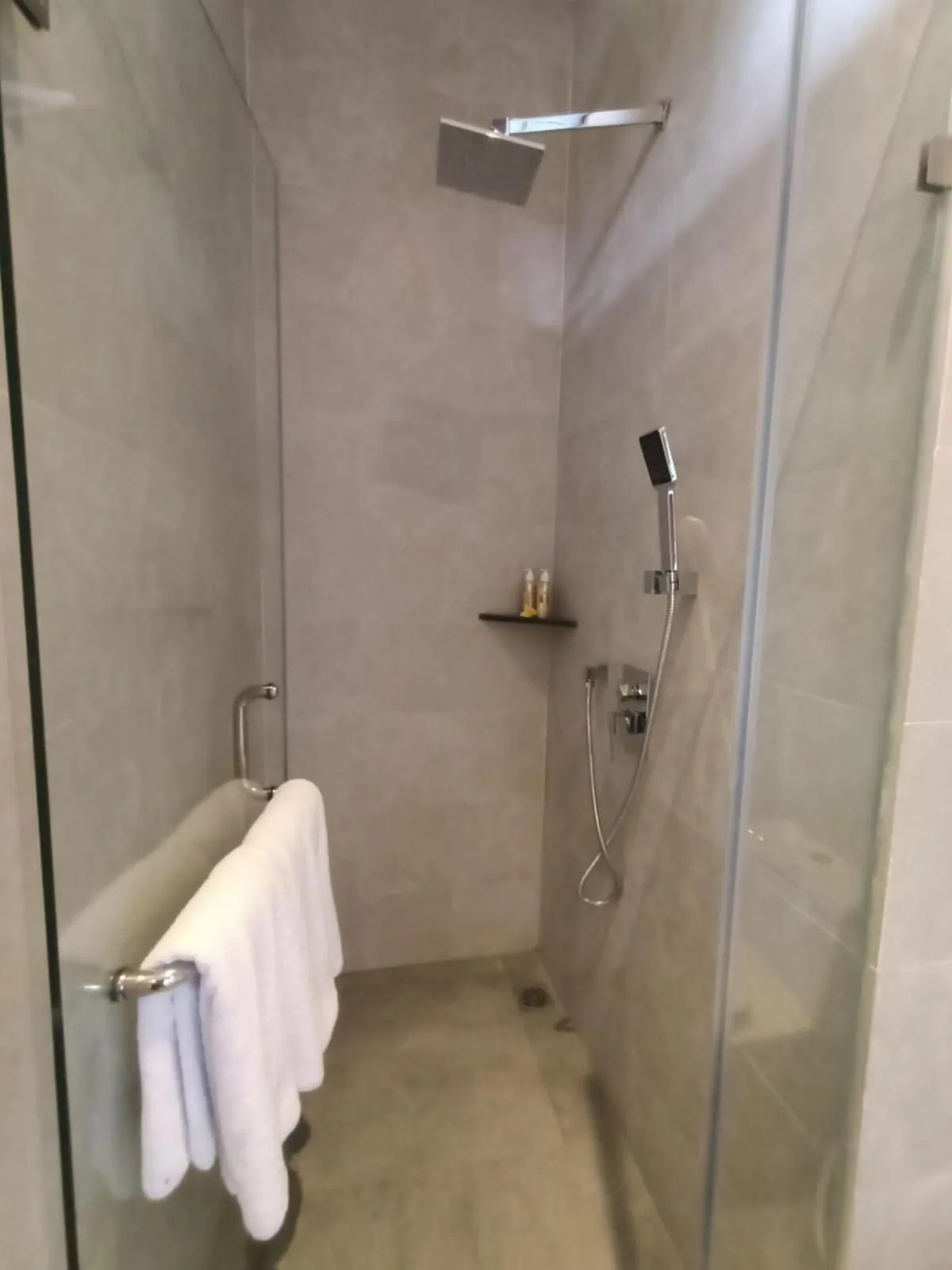 Bathroom in The Kd Suites & Coffee Shop