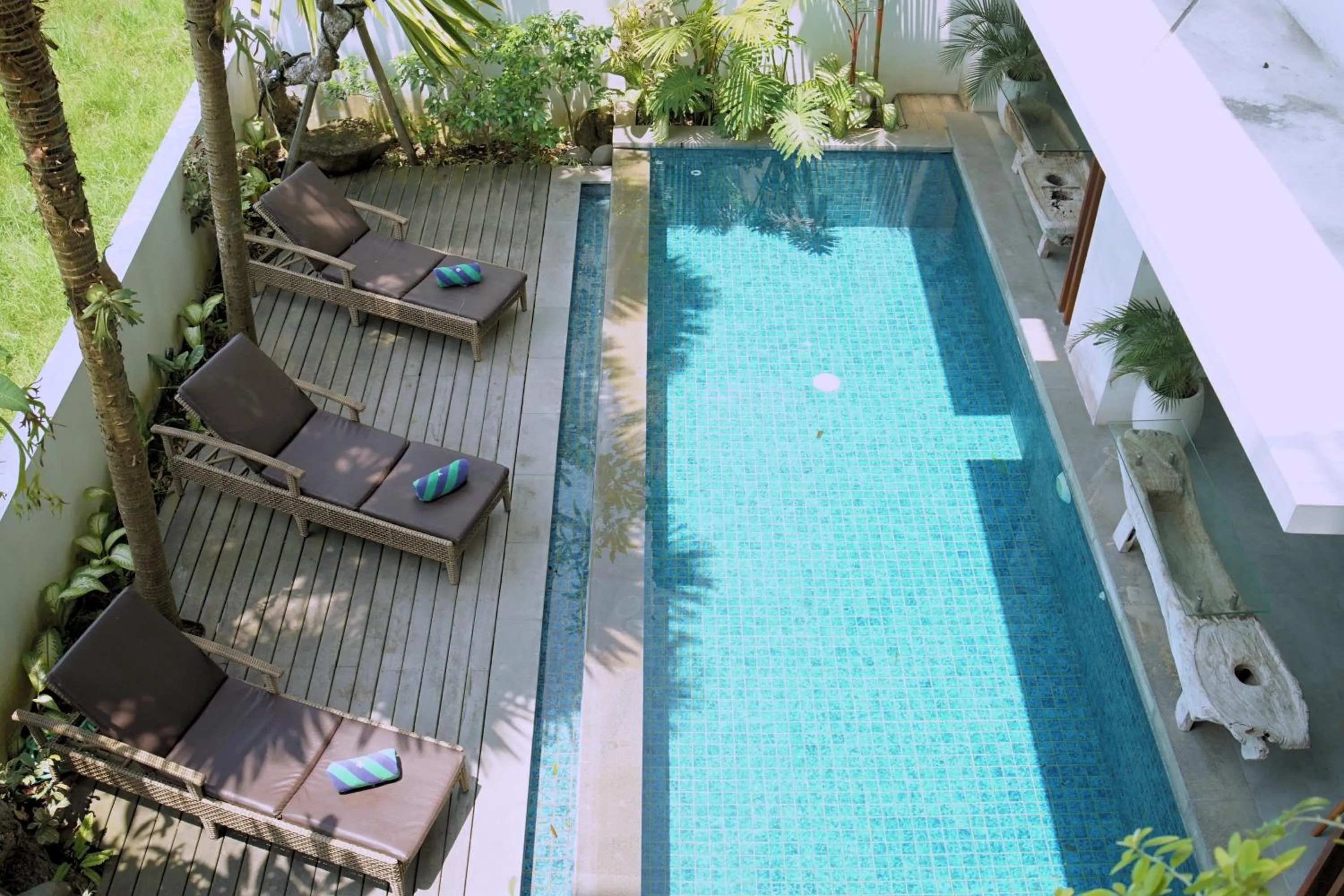 Swimming pool in The Kd Suites & Coffee Shop