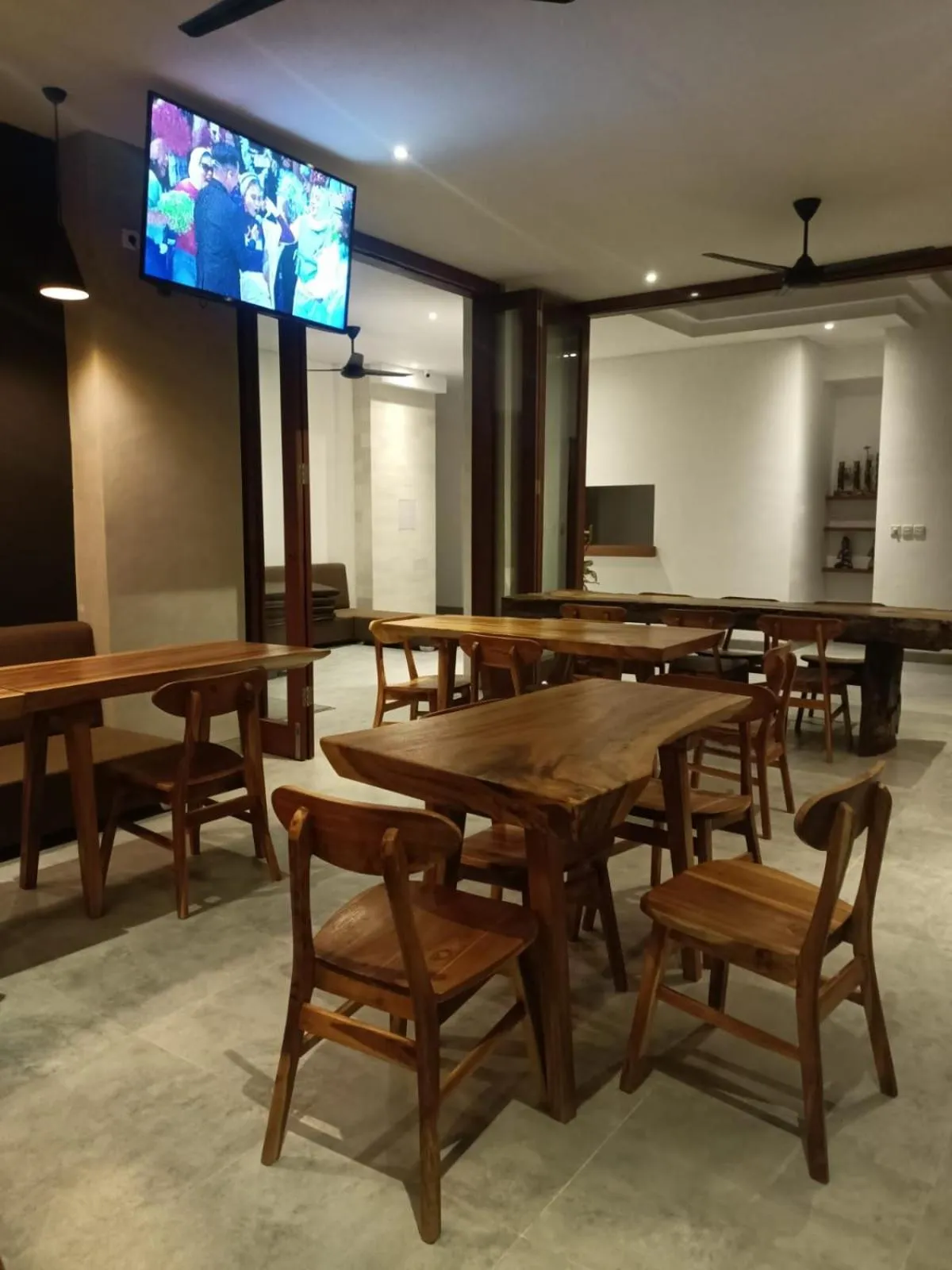 Restaurant/places to eat in The Kd Suites & Coffee Shop
