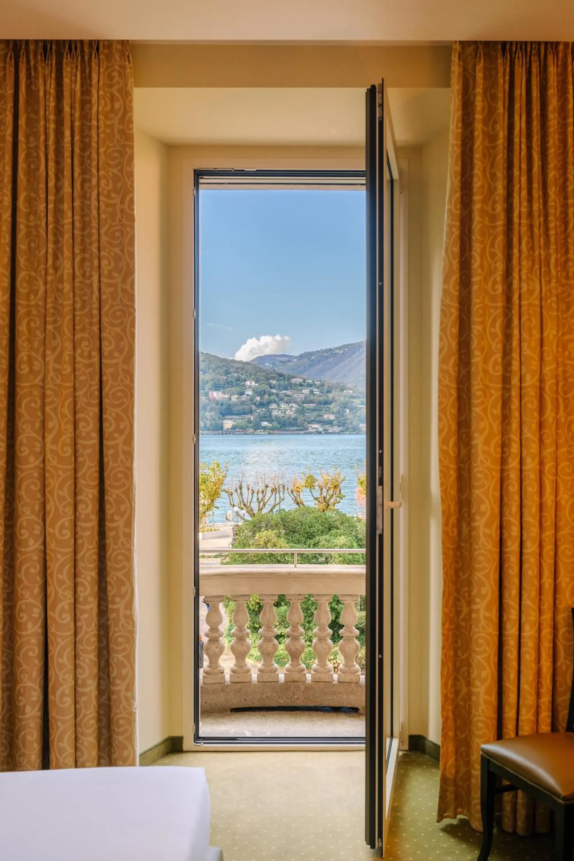 Lake view, Bed in Palace Hotel Lake Como Lake view, Bed in Palace Hotel Lake Como