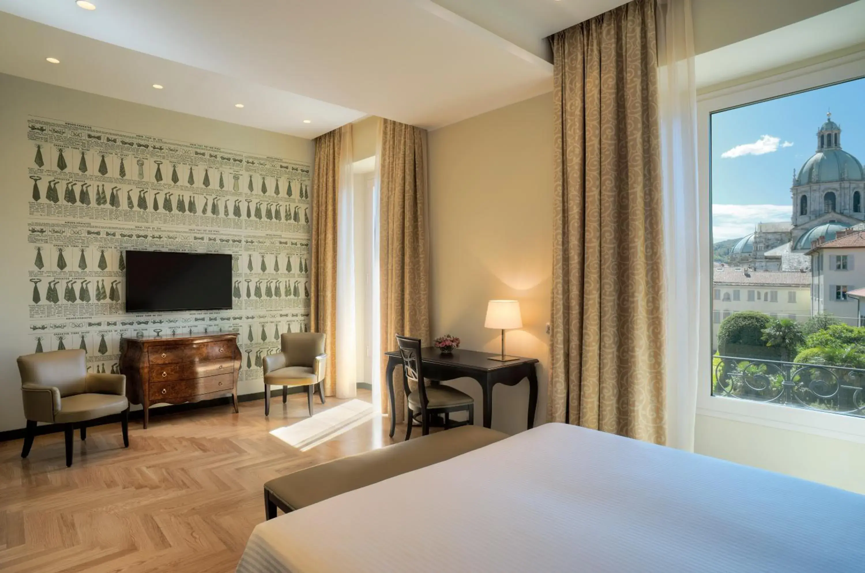 Bed in Palace Hotel Lake Como Bed in Palace Hotel Lake Como