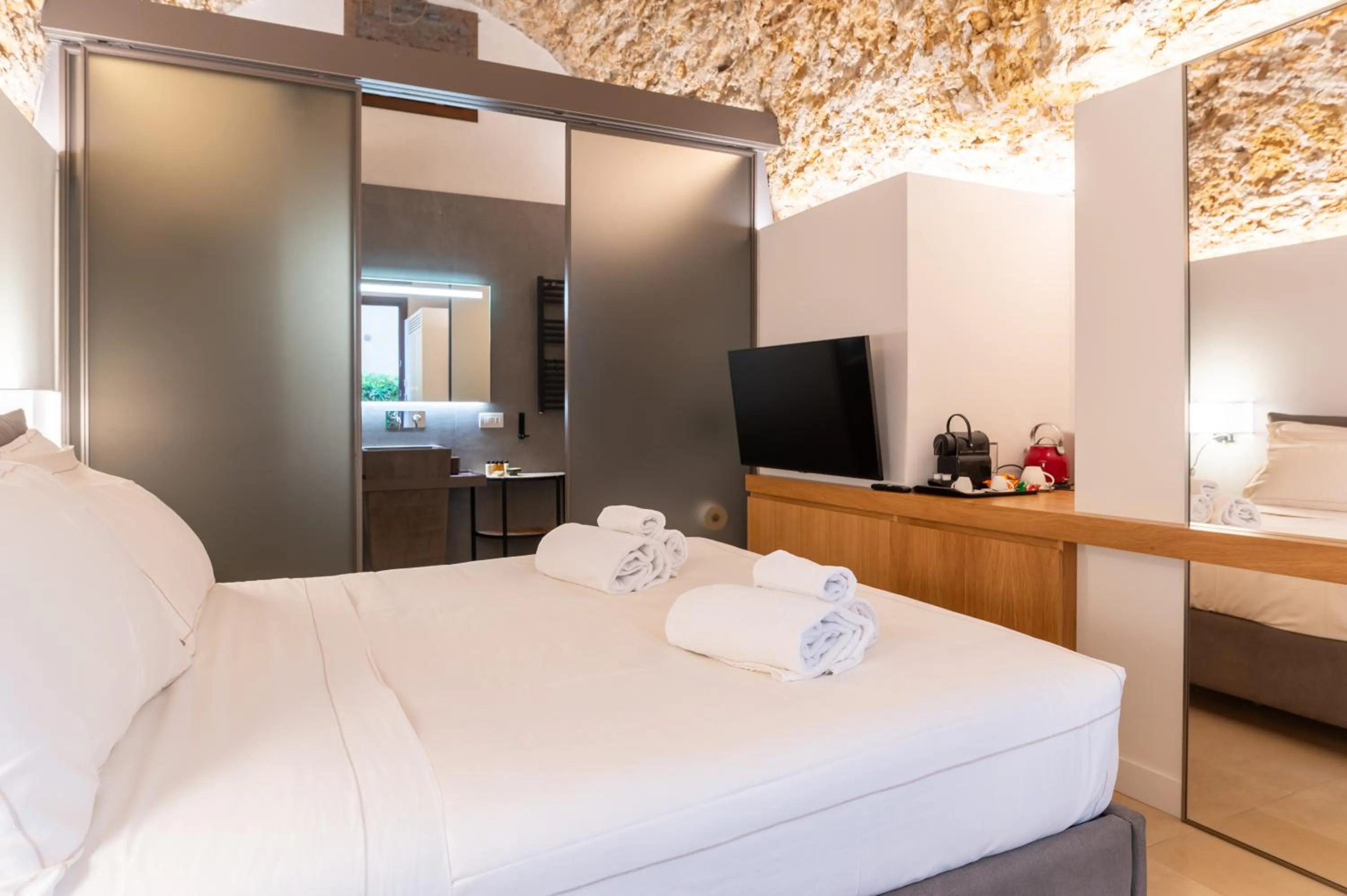 Bed in Bastione Spasimo Boutique Hotel