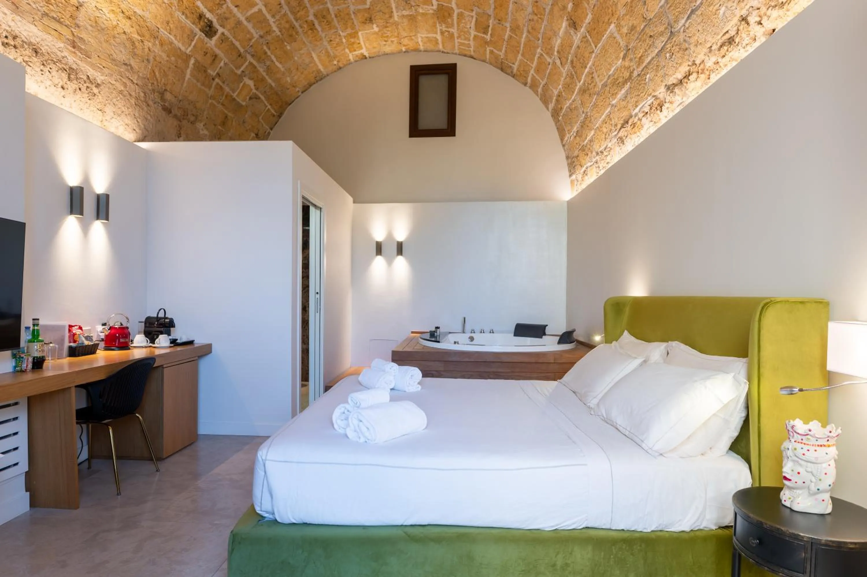 Bed in Bastione Spasimo Boutique Hotel
