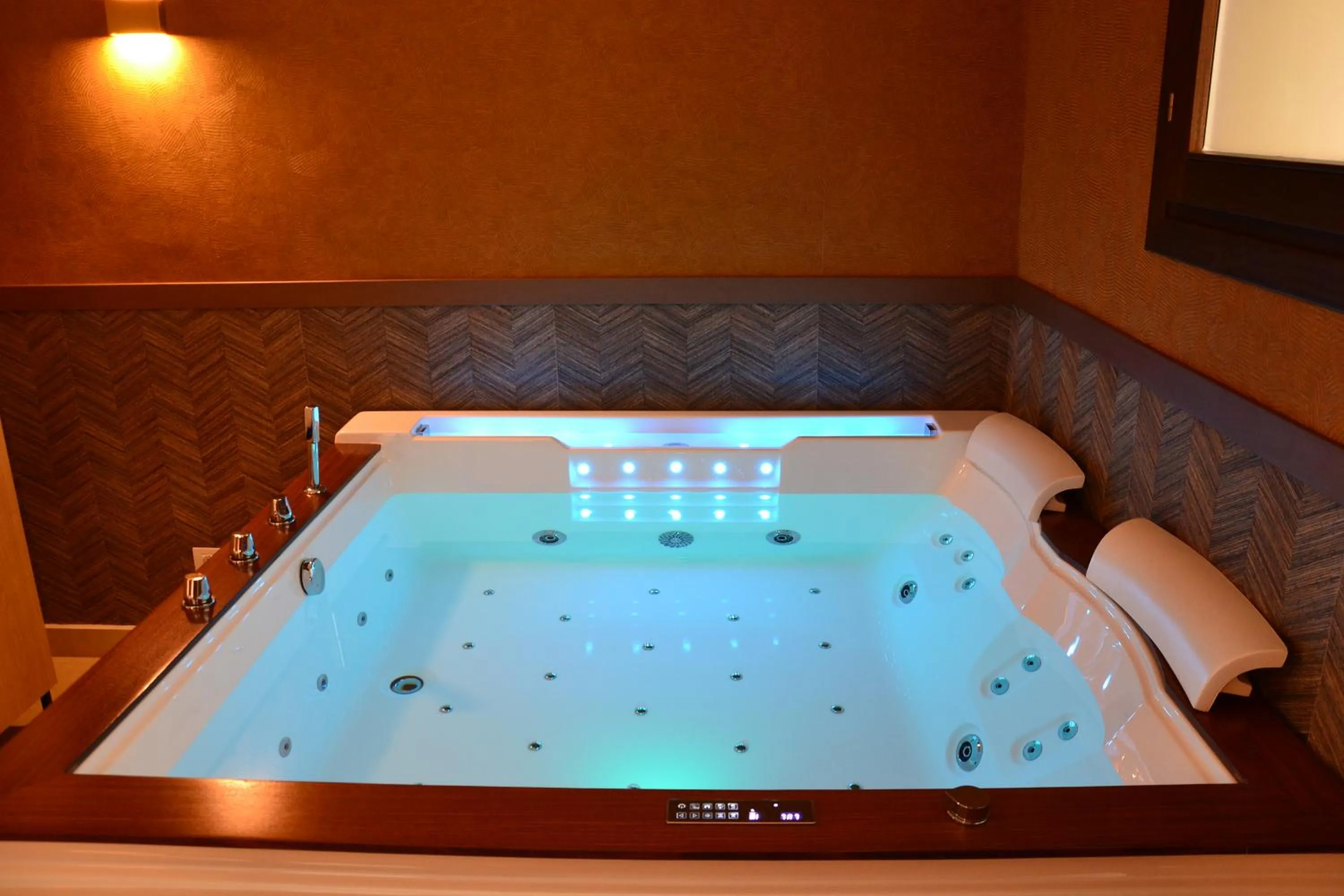 Hot Tub in Bastione Spasimo Boutique Hotel