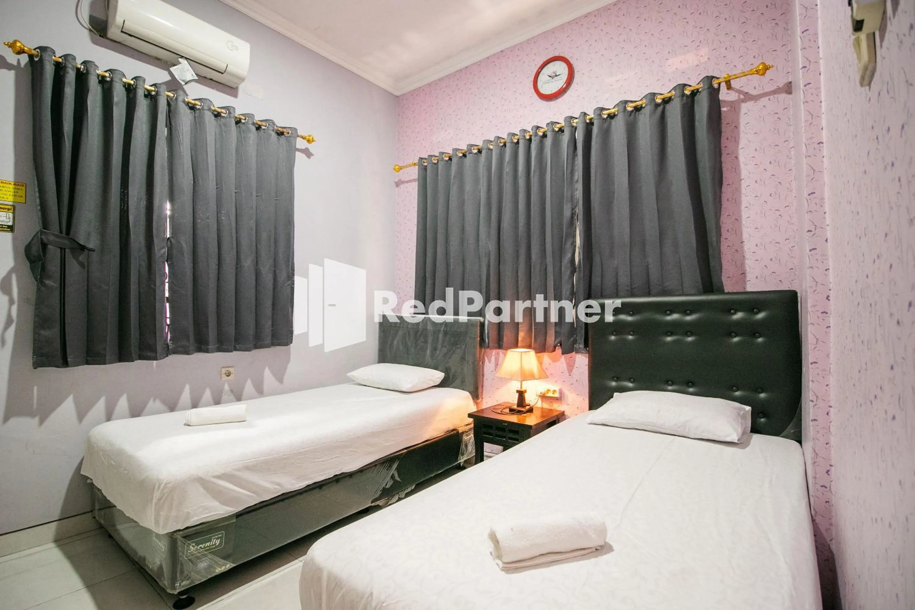 Bedroom, Bed in Kedyla Homestay Syariah Patangpuluhan Malioboro Area Yogyakarta RedPartner