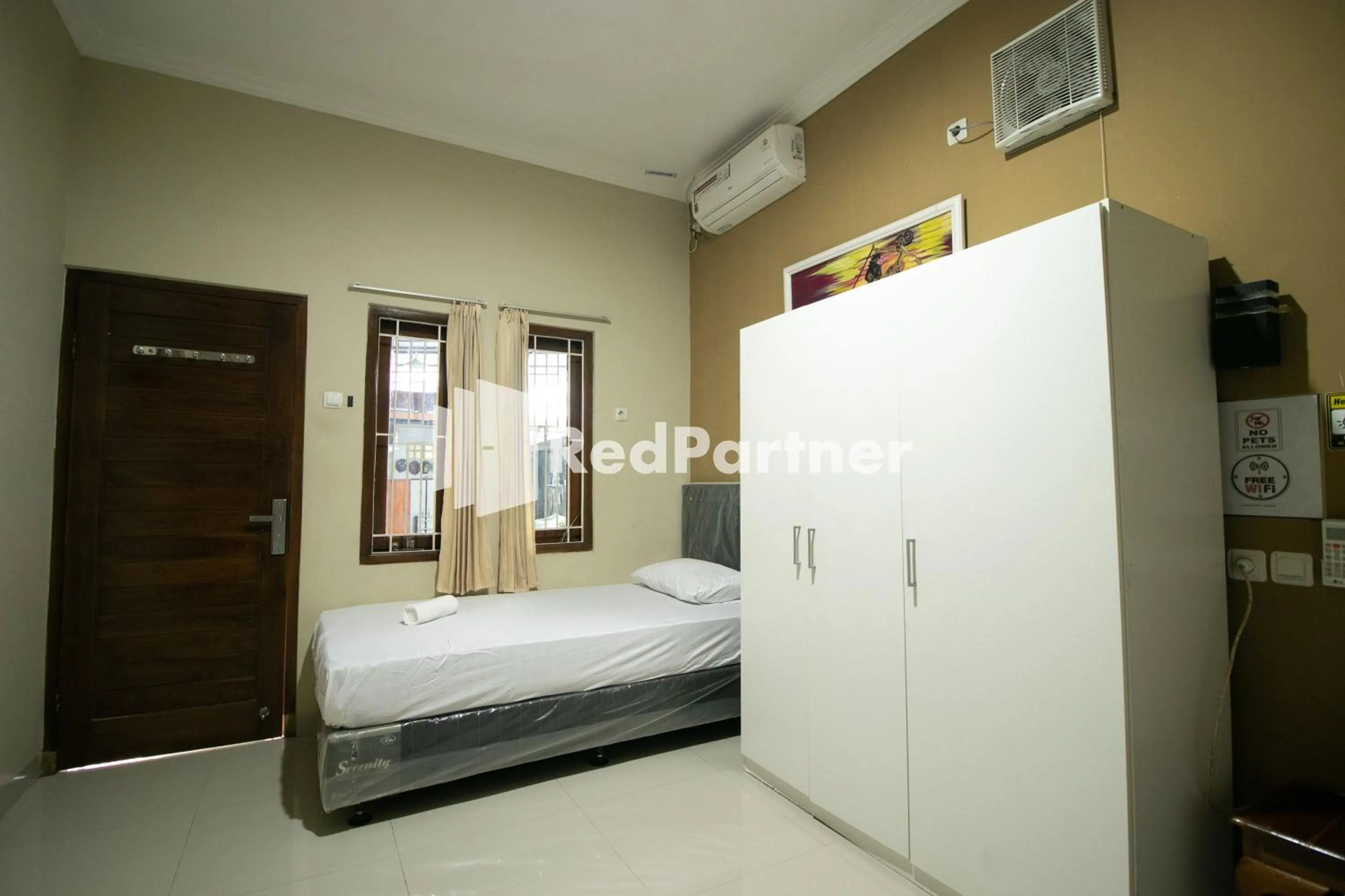 Bedroom, Bed in Kedyla Homestay Syariah Patangpuluhan Malioboro Area Yogyakarta RedPartner