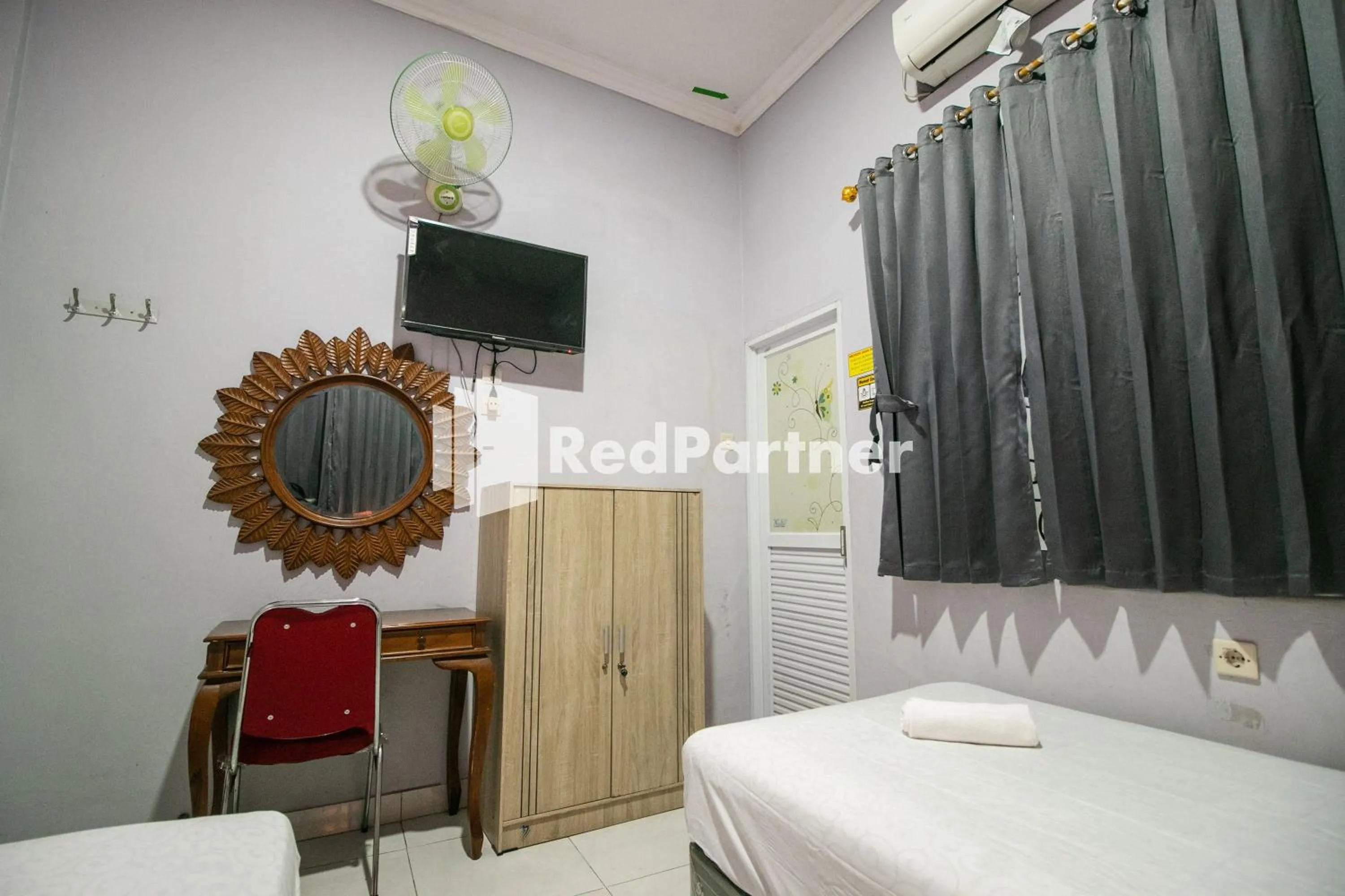 Bedroom, Bed in Kedyla Homestay Syariah Patangpuluhan Malioboro Area Yogyakarta RedPartner