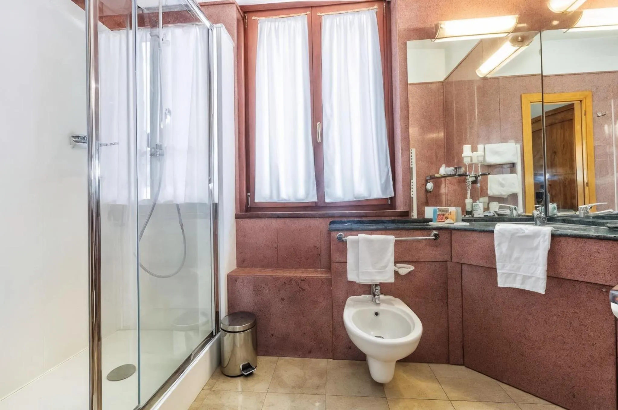 Shower in Hotel Duomo