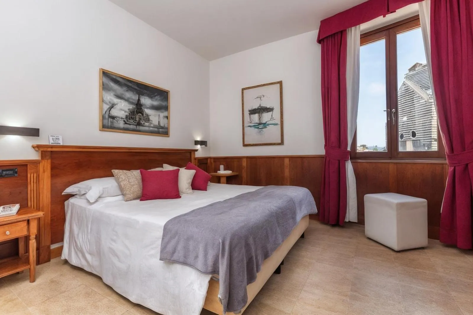 View (from property/room), Bed in Hotel Duomo