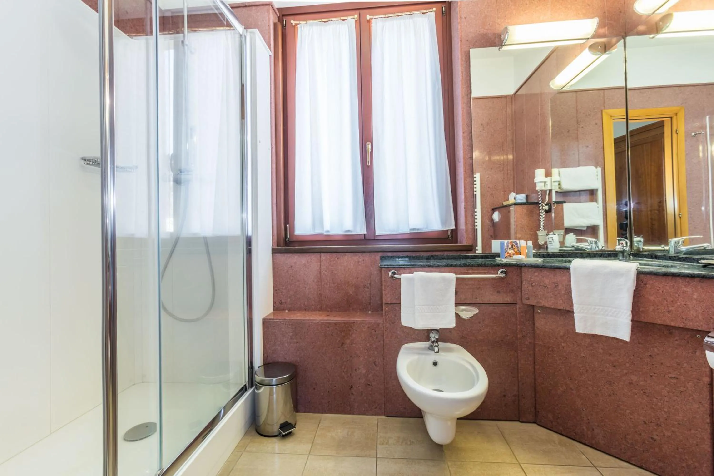 Shower in Hotel Duomo