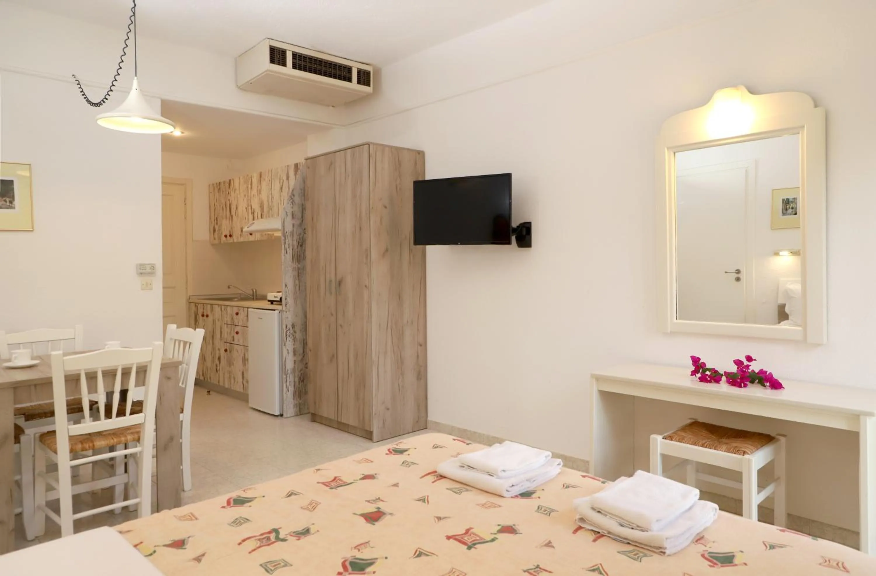 View (from property/room), Bed in Villea Village