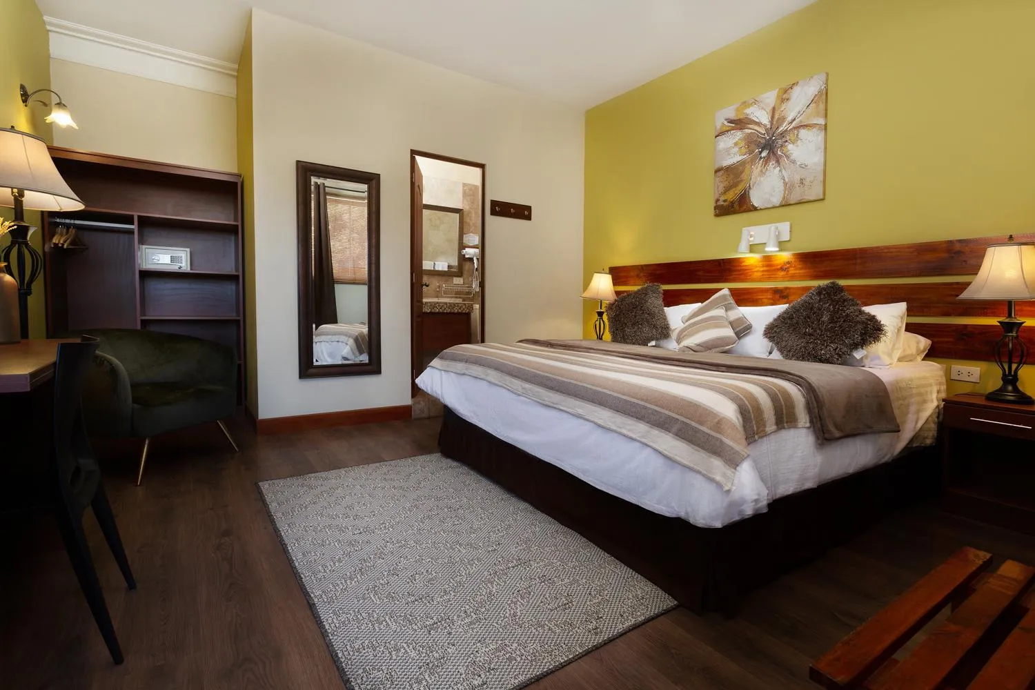 Photo of the whole room, Bed in Casa de Avila