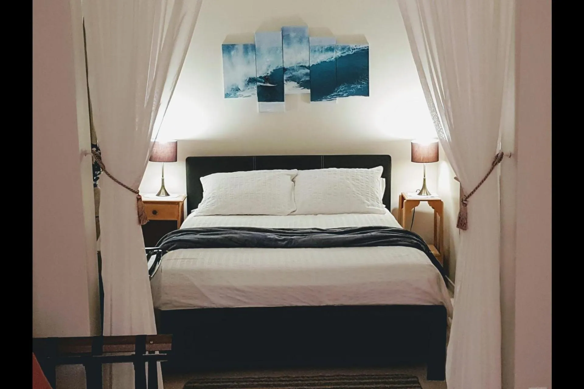 Bed in Kokomo INN Bed and Breakfast Ottawa-Gatineau's Only Tropical Riverfront B&B on the National Capital Cycling Pathway Route Verte #1 - for Adults Only - Chambre d'hôtes tropical aux berges des Outaouais BnB #17542O