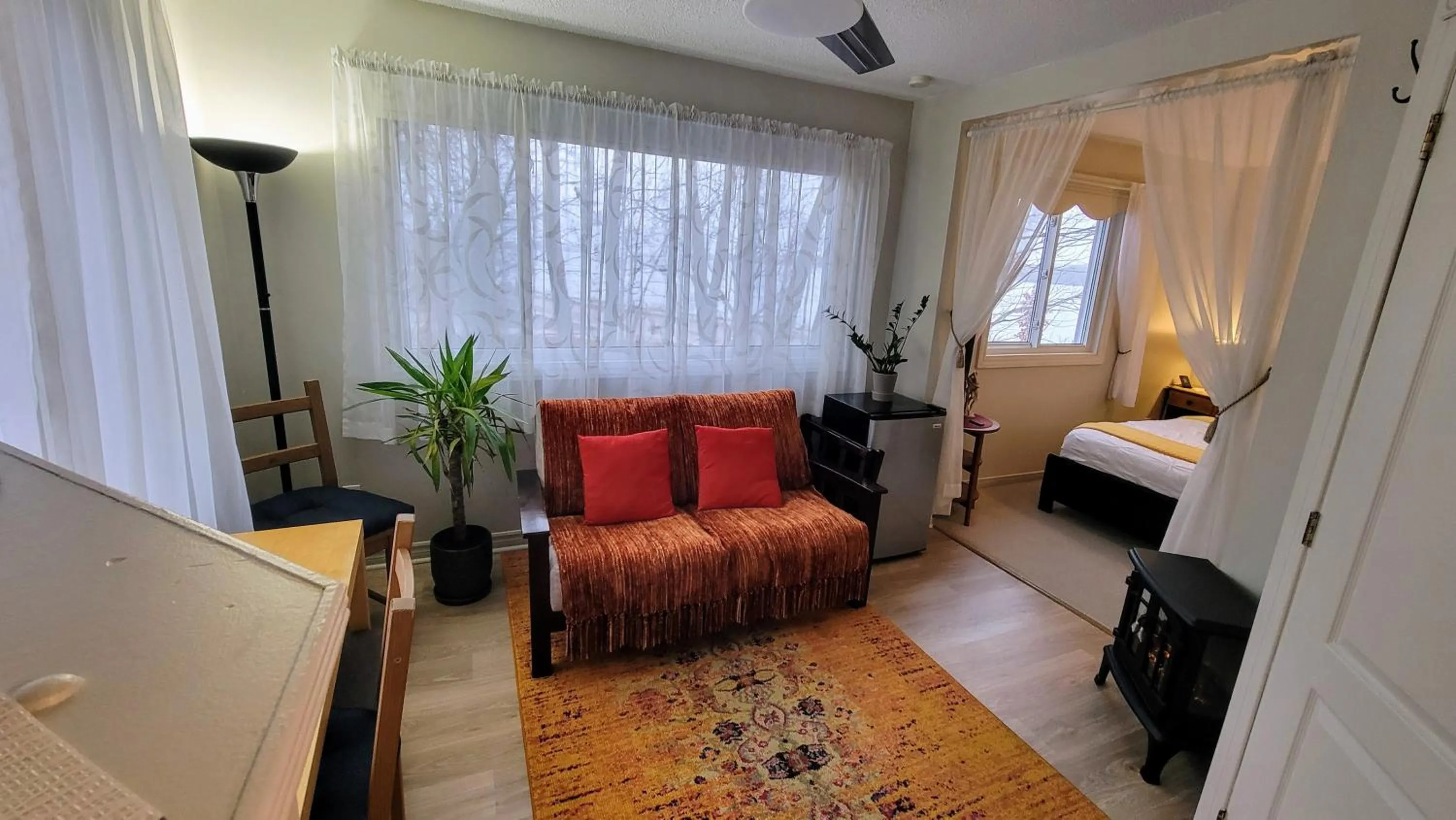 Photo of the whole room, Bed in Kokomo INN Bed and Breakfast Ottawa-Gatineau's Only Tropical Riverfront B&B on the National Capital Cycling Pathway Route Verte #1 - for Adults Only - Chambre d'hôtes tropical aux berges des Outaouais BnB #17542O
