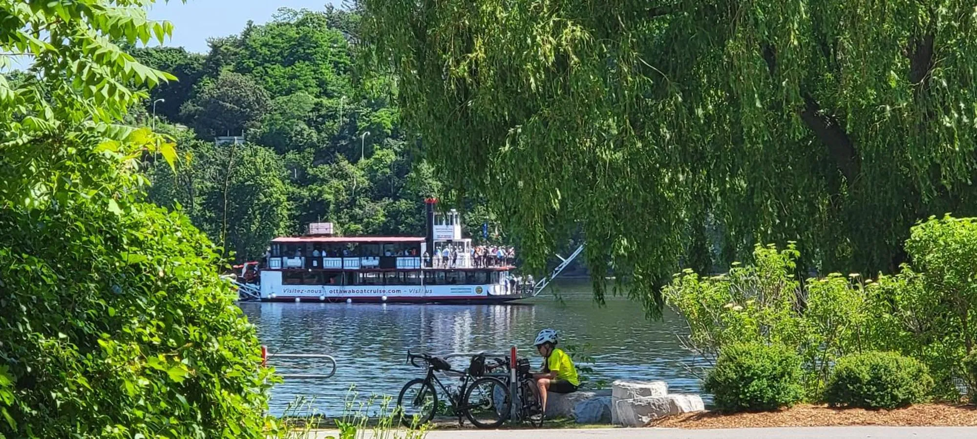 Cycling in Kokomo INN Bed and Breakfast Ottawa-Gatineau's Only Tropical Riverfront B&B on the National Capital Cycling Pathway Route Verte #1 - for Adults Only - Chambre d'hôtes tropical aux berges des Outaouais BnB #17542O