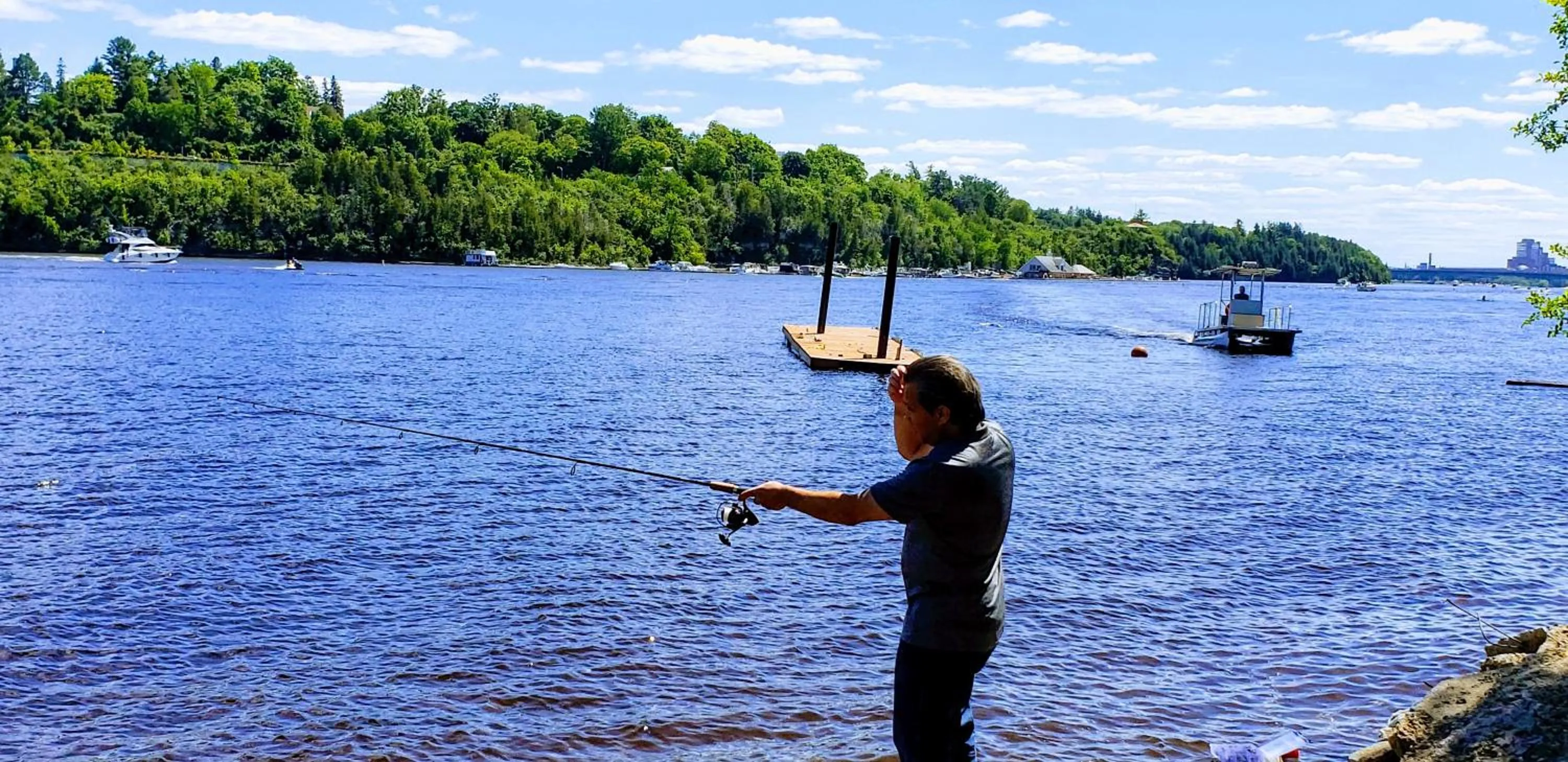 Fishing in Kokomo INN Bed and Breakfast Ottawa-Gatineau's Only Tropical Riverfront B&B on the National Capital Cycling Pathway Route Verte #1 - for Adults Only - Chambre d'hôtes tropical aux berges des Outaouais BnB #17542O