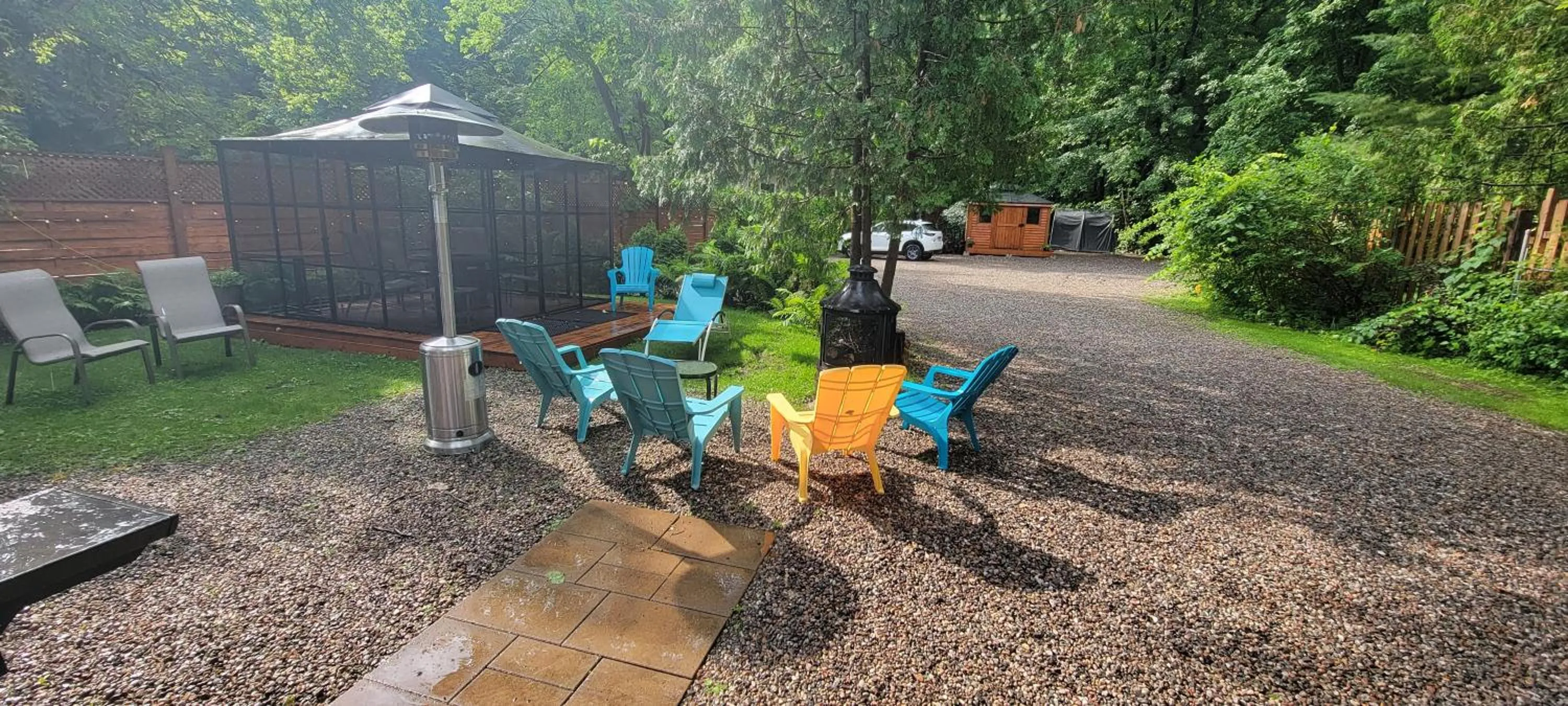 Patio in Kokomo INN Bed and Breakfast Ottawa-Gatineau's Only Tropical Riverfront B&B on the National Capital Cycling Pathway Route Verte #1 - for Adults Only - Chambre d'hôtes tropical aux berges des Outaouais BnB #17542O