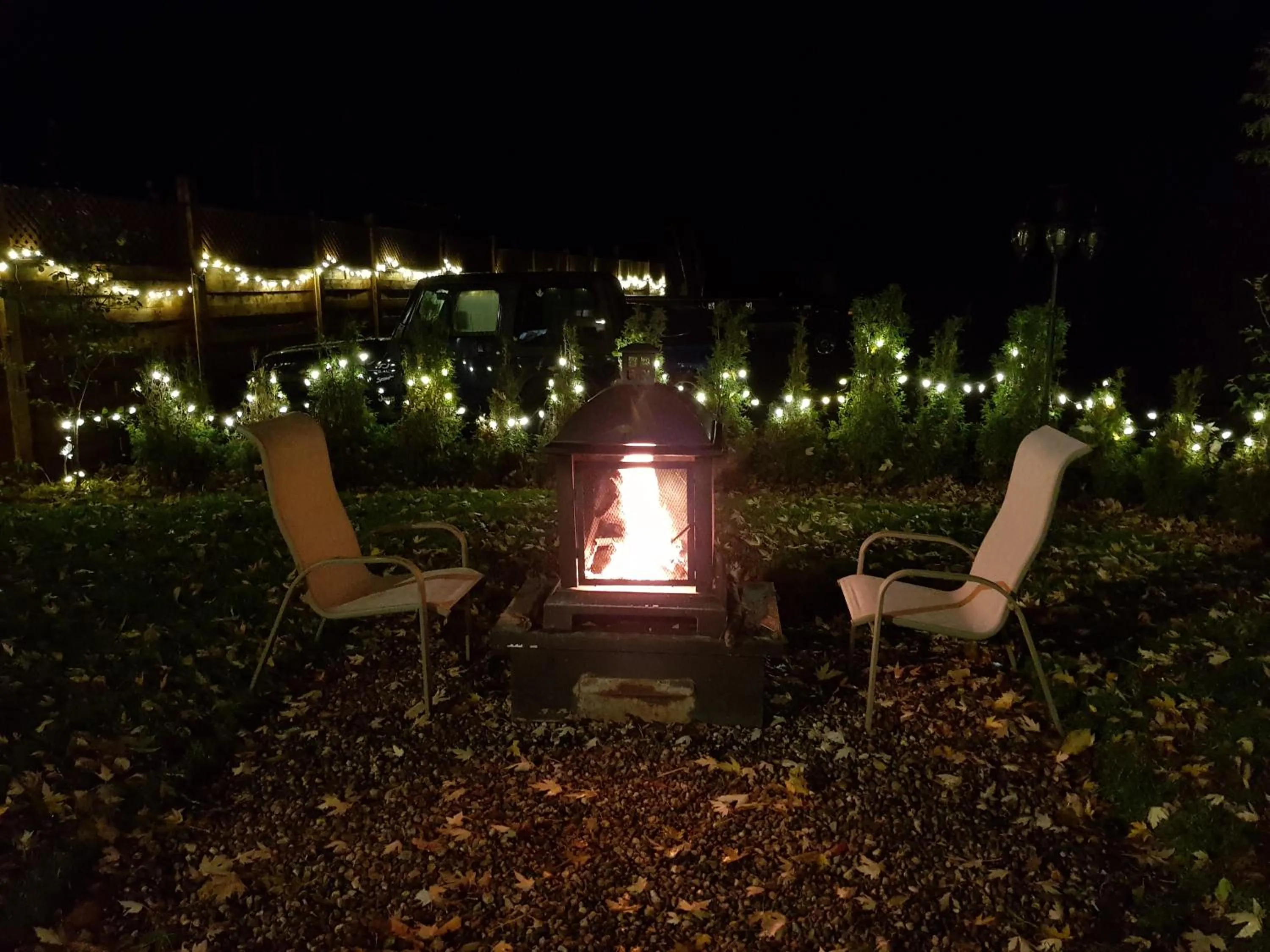 Night in Kokomo INN Bed and Breakfast Ottawa-Gatineau's Only Tropical Riverfront B&B on the National Capital Cycling Pathway Route Verte #1 - for Adults Only - Chambre d'hôtes tropical aux berges des Outaouais BnB #17542O