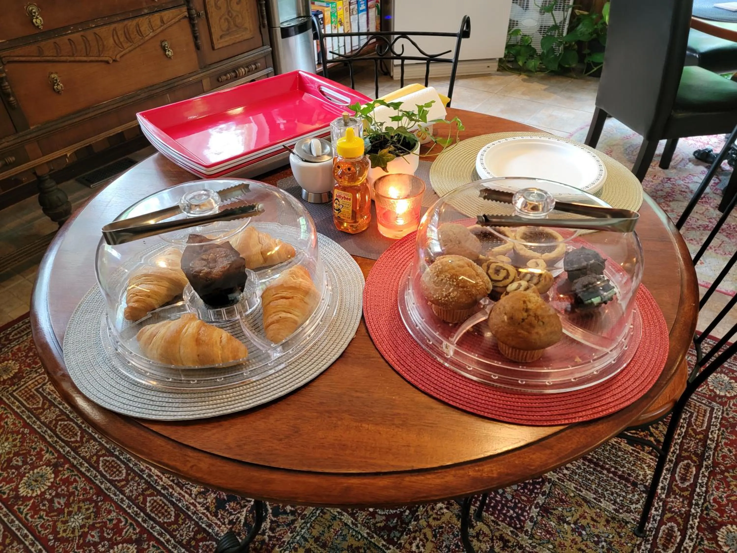 Food in Kokomo INN Bed and Breakfast Ottawa-Gatineau's Only Tropical Riverfront B&B on the National Capital Cycling Pathway Route Verte #1 - for Adults Only - Chambre d'hôtes tropical aux berges des Outaouais BnB #17542O