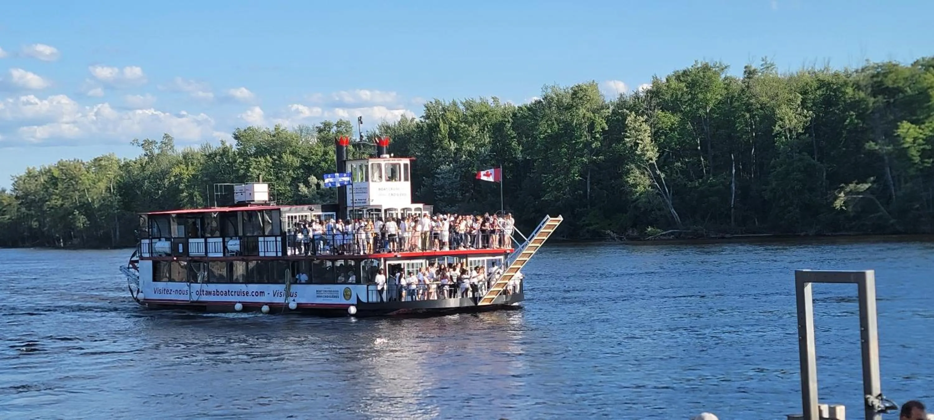 People in Kokomo INN Bed and Breakfast Ottawa-Gatineau's Only Tropical Riverfront B&B on the National Capital Cycling Pathway Route Verte #1 - for Adults Only - Chambre d'hôtes tropical aux berges des Outaouais BnB #17542O