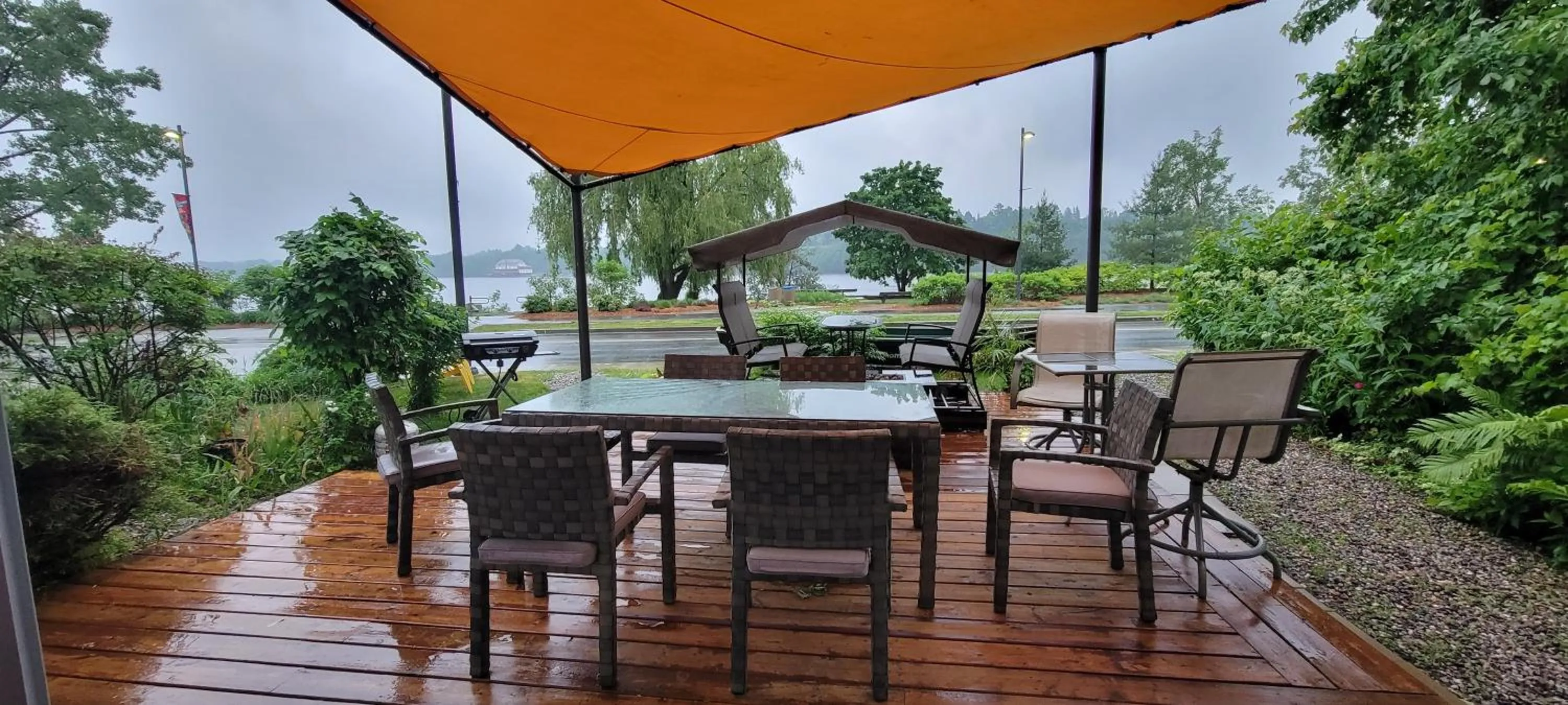 Patio in Kokomo INN Bed and Breakfast Ottawa-Gatineau's Only Tropical Riverfront B&B on the National Capital Cycling Pathway Route Verte #1 - for Adults Only - Chambre d'hôtes tropical aux berges des Outaouais BnB #17542O