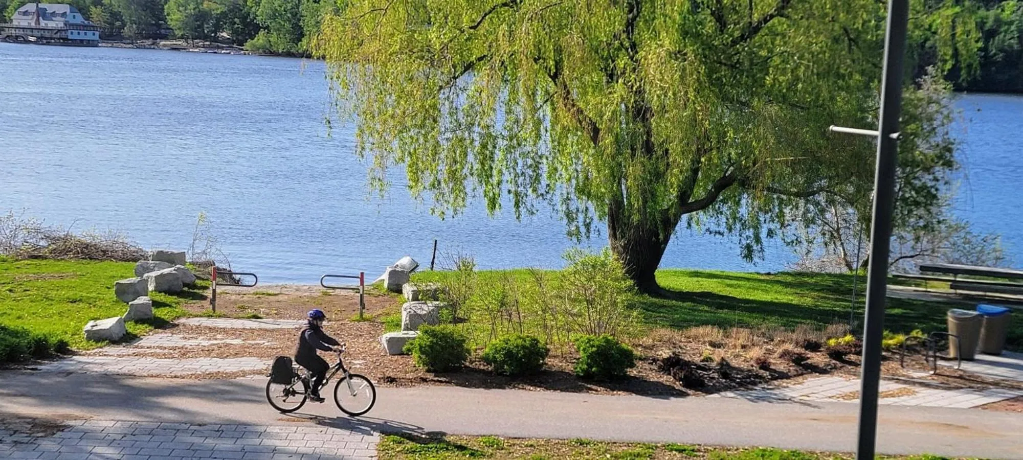 Cycling in Kokomo INN Bed and Breakfast Ottawa-Gatineau's Only Tropical Riverfront B&B on the National Capital Cycling Pathway Route Verte #1 - for Adults Only - Chambre d'hôtes tropical aux berges des Outaouais BnB #17542O