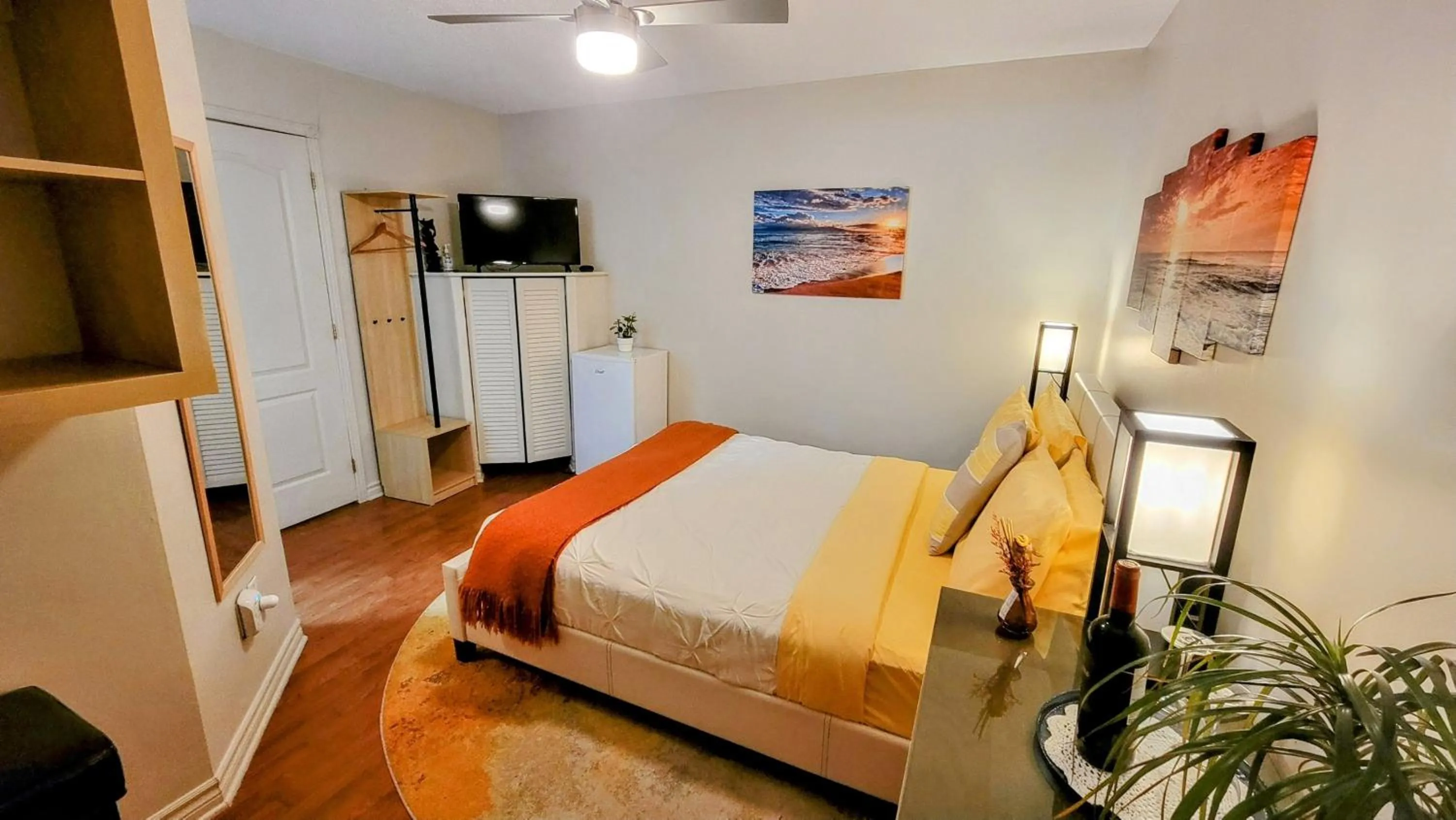 Deluxe Queen Studio  in Kokomo INN Bed and Breakfast Ottawa-Gatineau's Only Tropical Riverfront B&B on the National Capital Cycling Pathway Route Verte #1 - for Adults Only - Chambre d'hôtes tropical aux berges des Outaouais BnB #17542O
