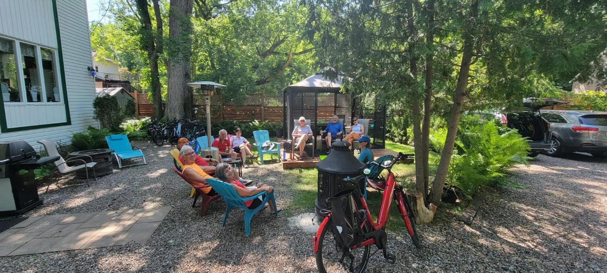 Cycling in Kokomo INN Bed and Breakfast Ottawa-Gatineau's Only Tropical Riverfront B&B on the National Capital Cycling Pathway Route Verte #1 - for Adults Only - Chambre d'hôtes tropical aux berges des Outaouais BnB #17542O