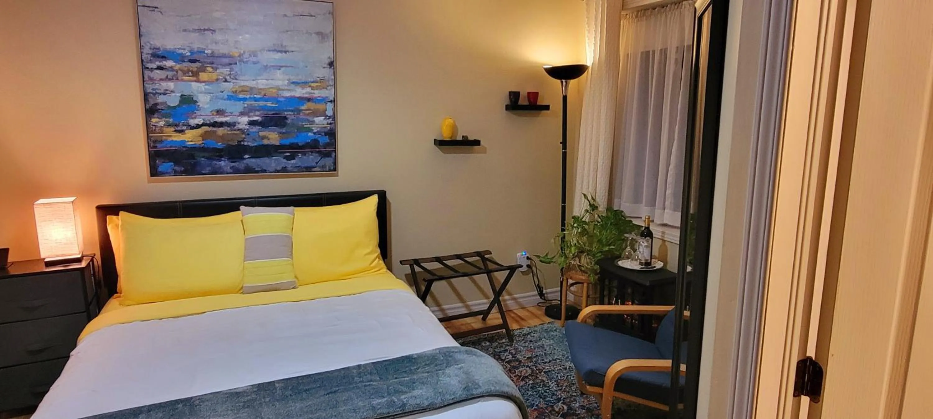 Queen Room with Garden View in Kokomo INN Bed and Breakfast Ottawa-Gatineau's Only Tropical Riverfront B&B on the National Capital Cycling Pathway Route Verte #1 - for Adults Only - Chambre d'hôtes tropical aux berges des Outaouais BnB #17542O