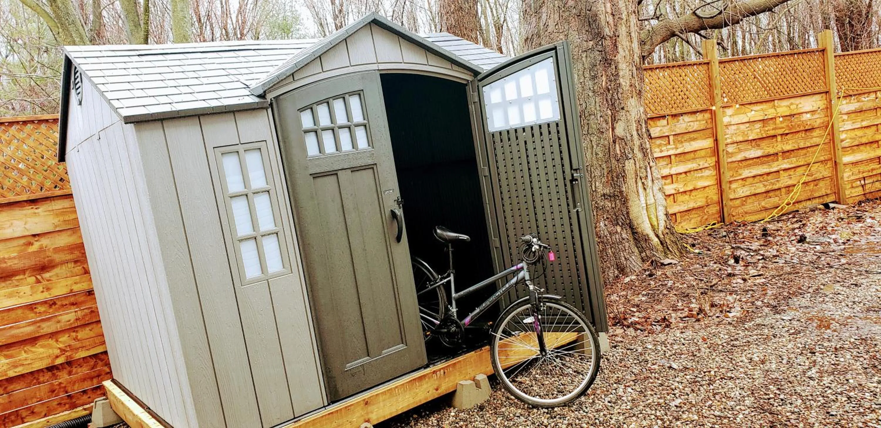 Property building in Kokomo INN Bed and Breakfast Ottawa-Gatineau's Only Tropical Riverfront B&B on the National Capital Cycling Pathway Route Verte #1 - for Adults Only - Chambre d'hôtes tropical aux berges des Outaouais BnB #17542O