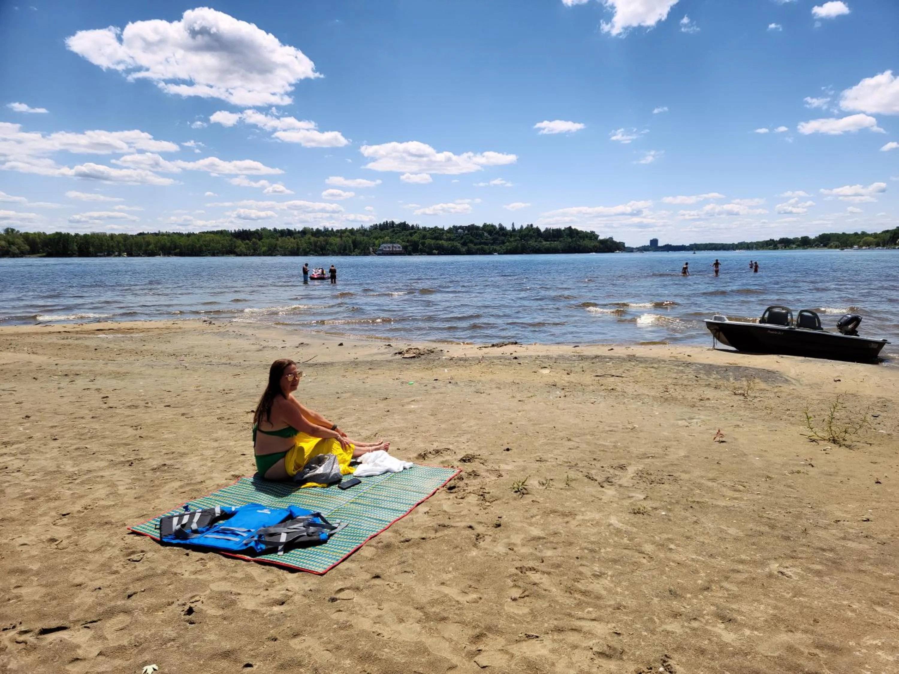 Nearby landmark in Kokomo INN Bed and Breakfast Ottawa-Gatineau's Only Tropical Riverfront B&B on the National Capital Cycling Pathway Route Verte #1 - for Adults Only - Chambre d'hôtes tropical aux berges des Outaouais BnB #17542O