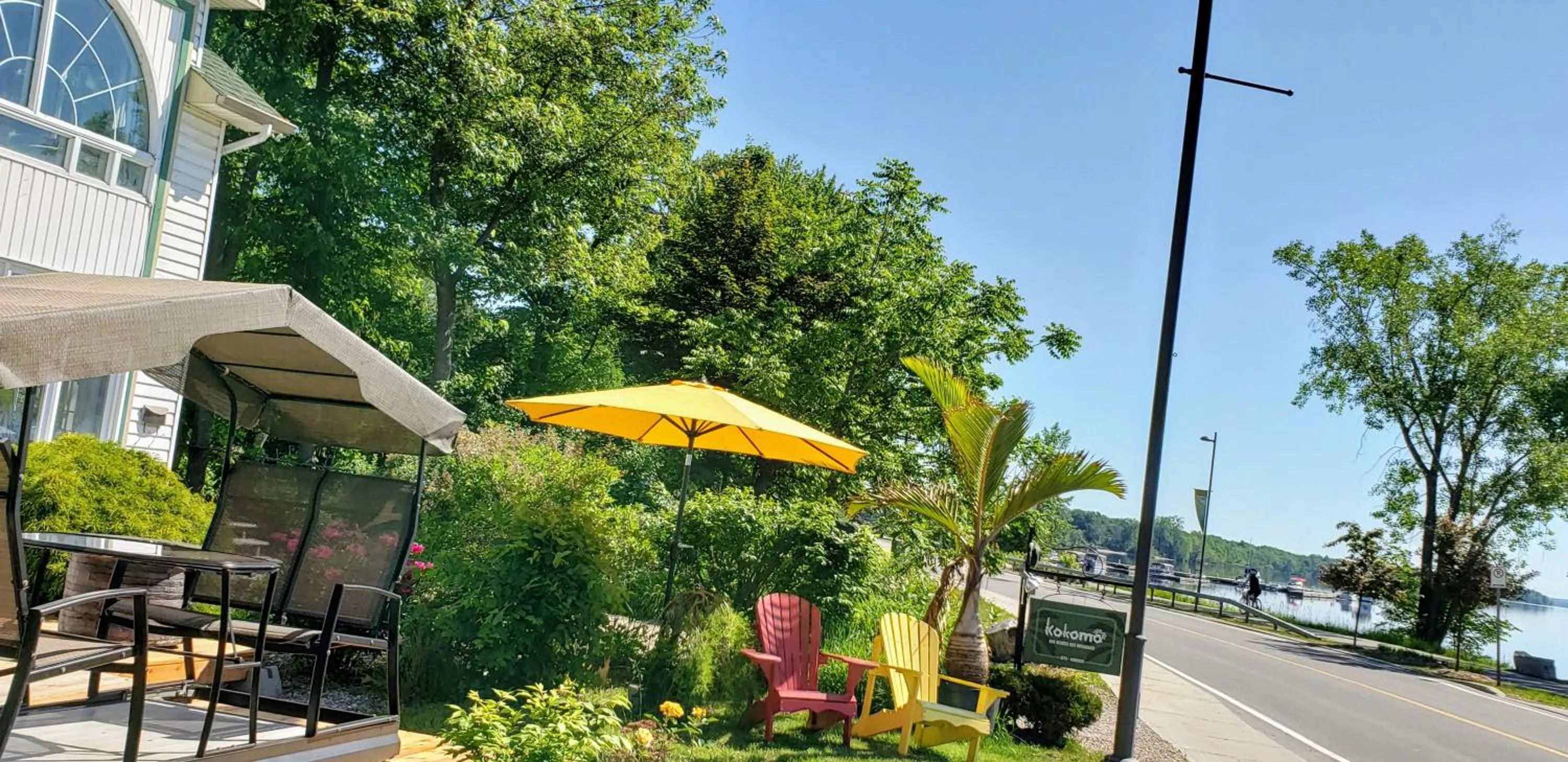 Day in Kokomo INN Bed and Breakfast Ottawa-Gatineau's Only Tropical Riverfront B&B on the National Capital Cycling Pathway Route Verte #1 - for Adults Only - Chambre d'hôtes tropical aux berges des Outaouais BnB #17542O