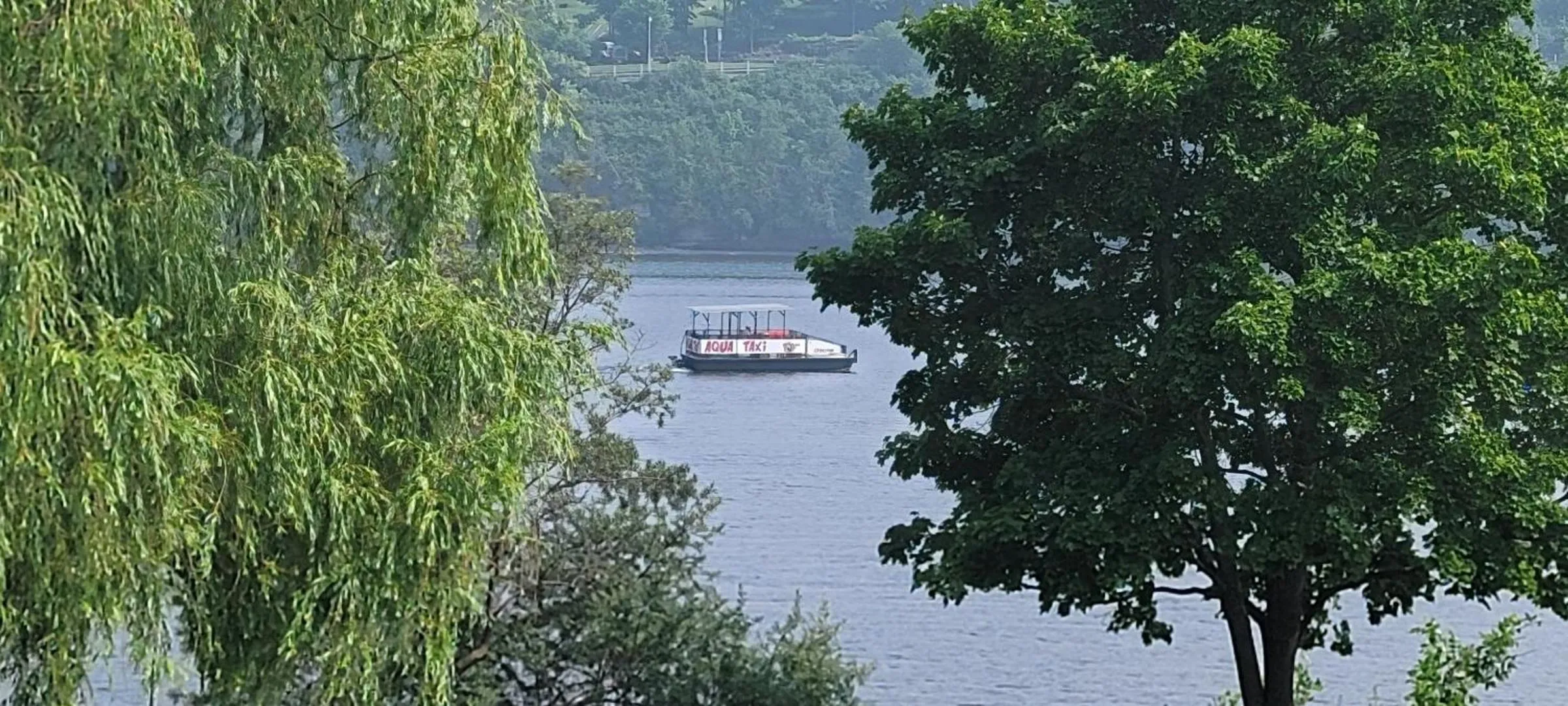 Day in Kokomo INN Bed and Breakfast Ottawa-Gatineau's Only Tropical Riverfront B&B on the National Capital Cycling Pathway Route Verte #1 - for Adults Only - Chambre d'hôtes tropical aux berges des Outaouais BnB #17542O