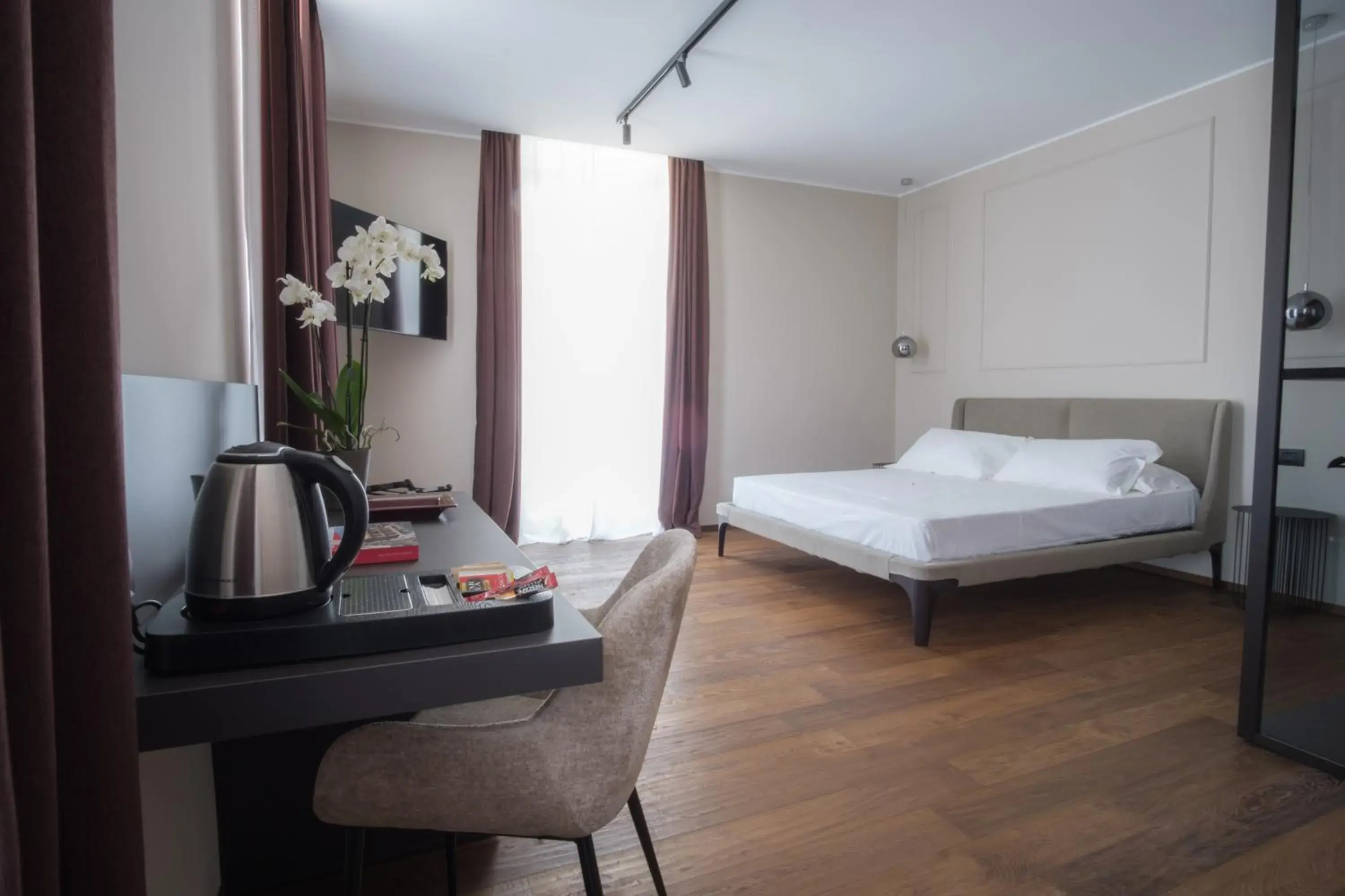 Coffee/tea facilities, Bed in PALAZZO DANISI ROOMS&SUITES Coffee/tea facilities, Bed in PALAZZO DANISI ROOMS&SUITES