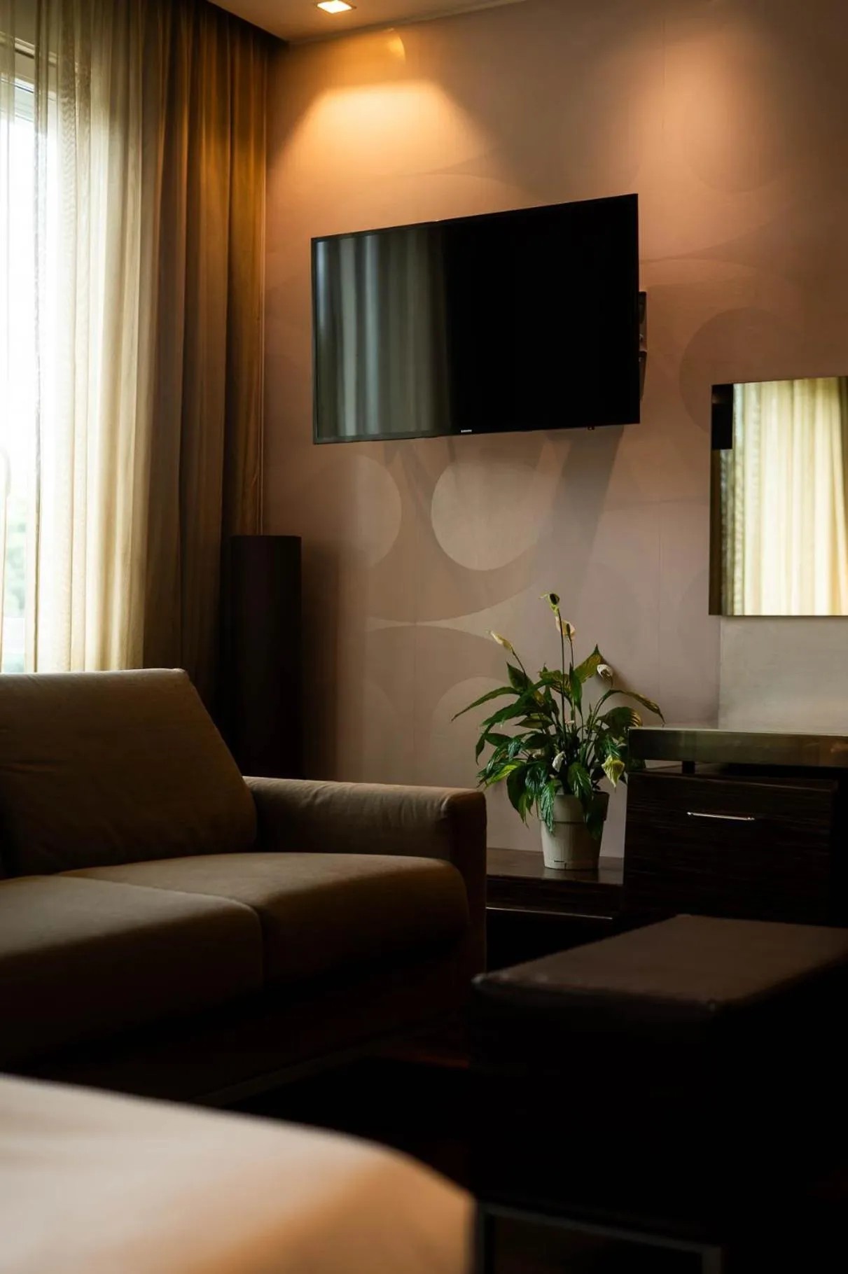 Bed in Axolute Comfort Hotel Como Cantù