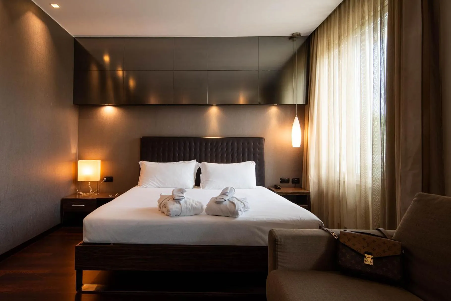 Bed in Axolute Comfort Hotel Como Cantù