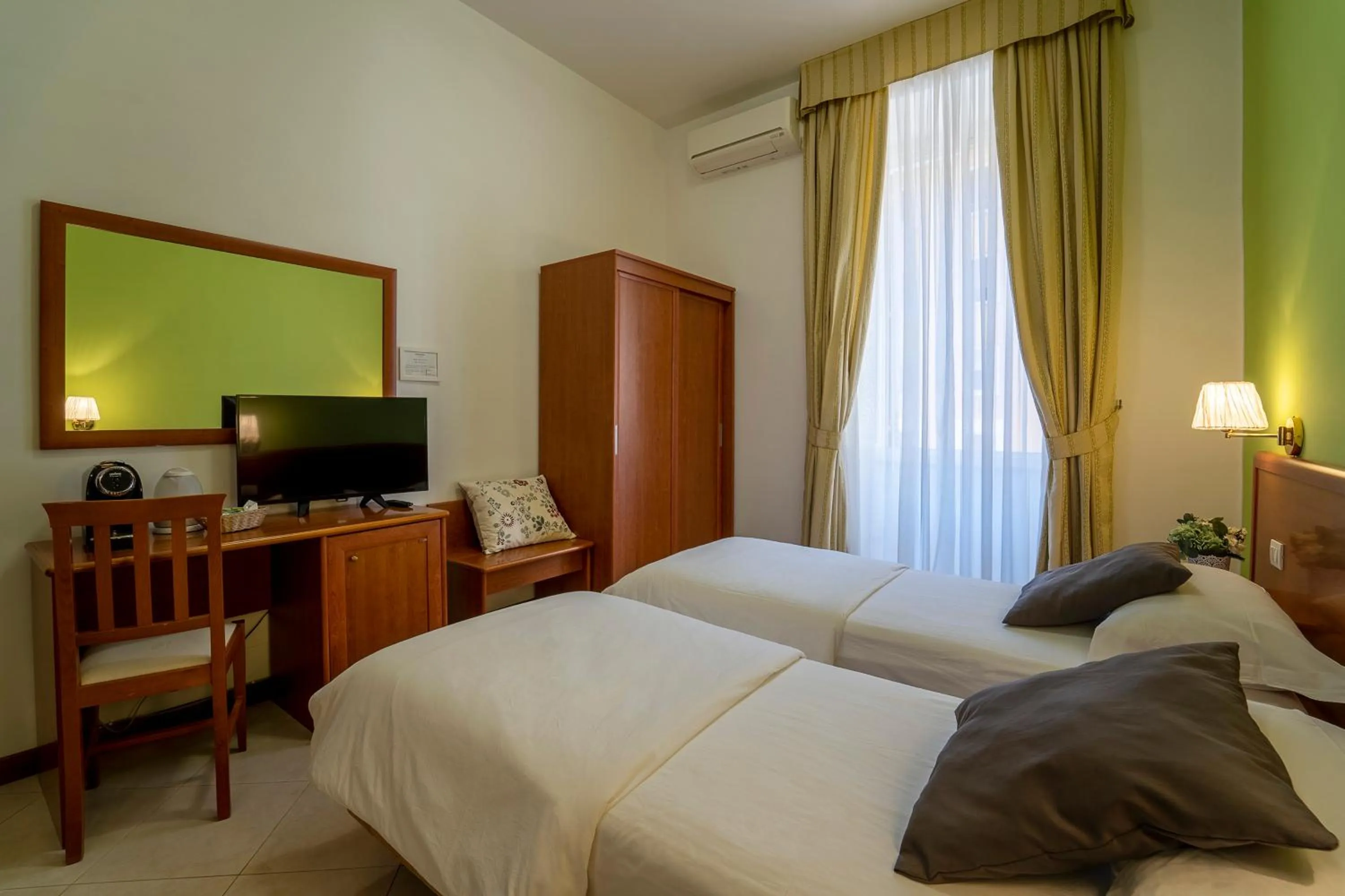 Photo of the whole room, Bed in il passetto