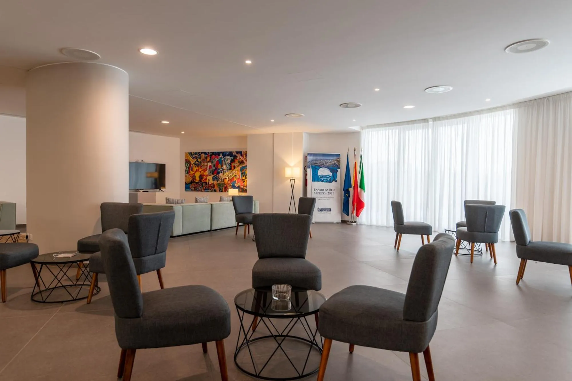 Communal lounge/ TV room in Sestante Marina Motel