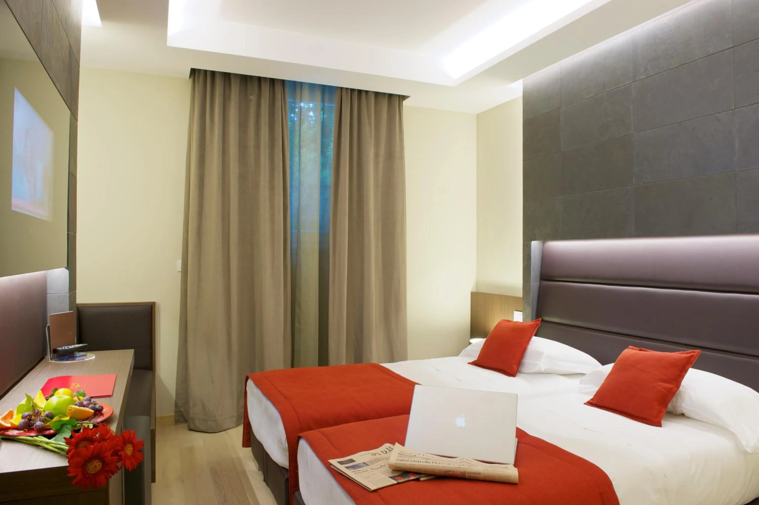 Photo of the whole room, Bed in UNAHOTELS Villa dei Platani Foligno