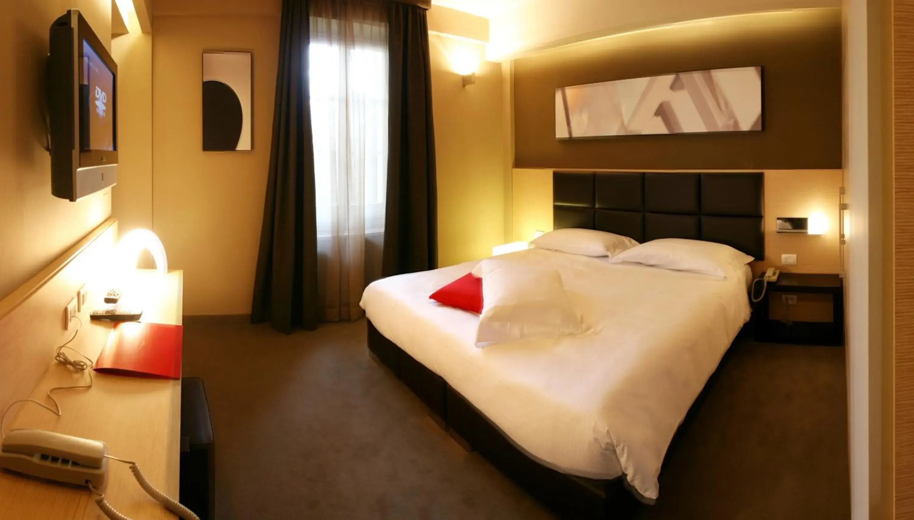 Photo of the whole room, Bed in UNAHOTELS Villa dei Platani Foligno Photo of the whole room, Bed in UNAHOTELS Villa dei Platani Foligno