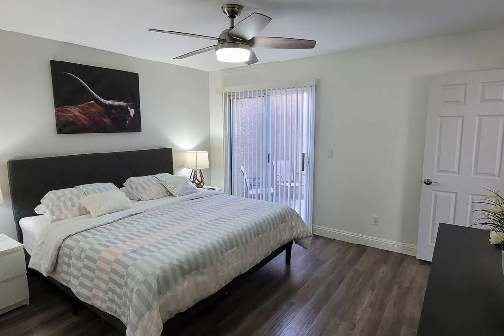 L - Fully remodeled and professionally decorated