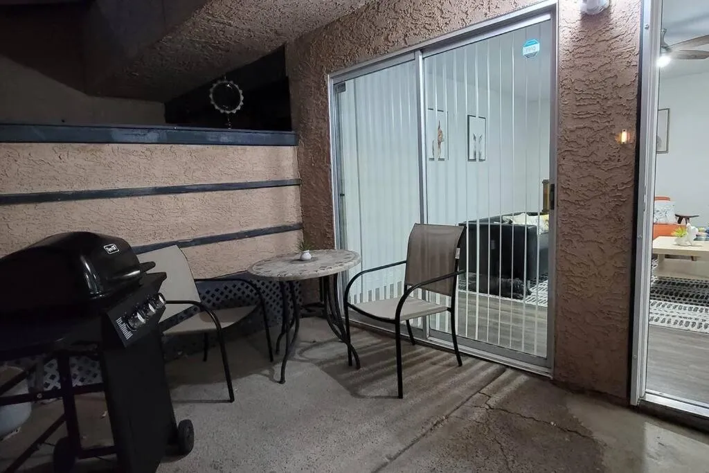 L - Fully remodeled and professionally decorated