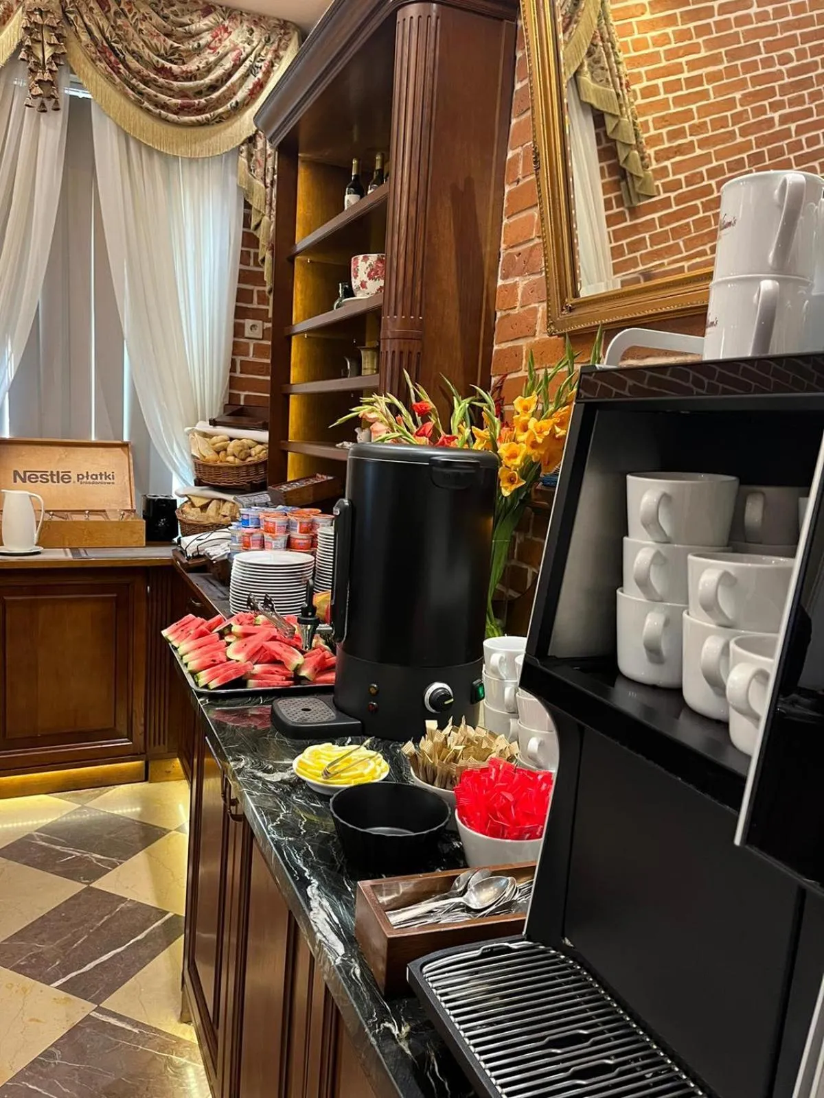 Breakfast in Aparthotel Basztowa