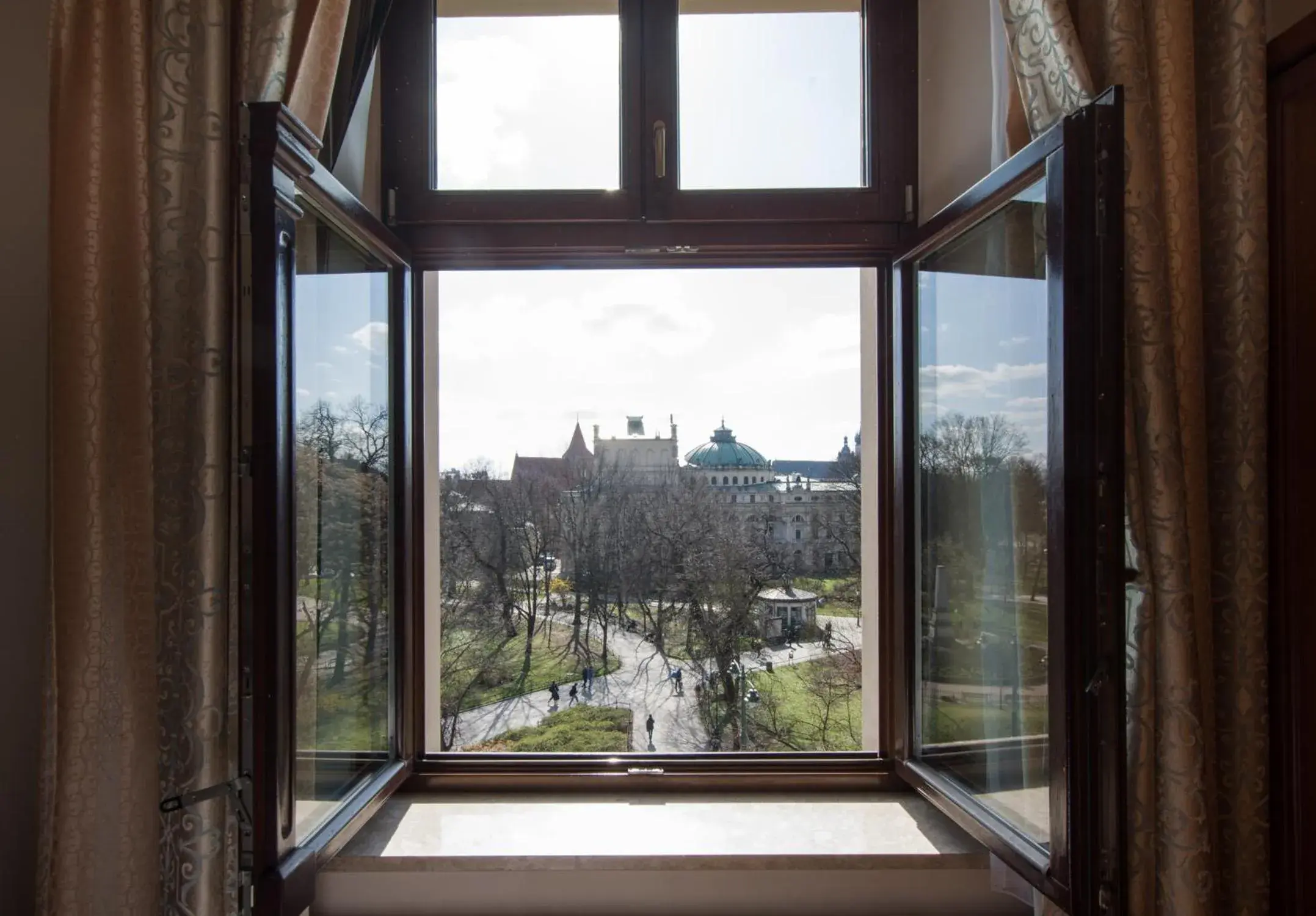 Property building in Aparthotel Basztowa Property building in Aparthotel Basztowa